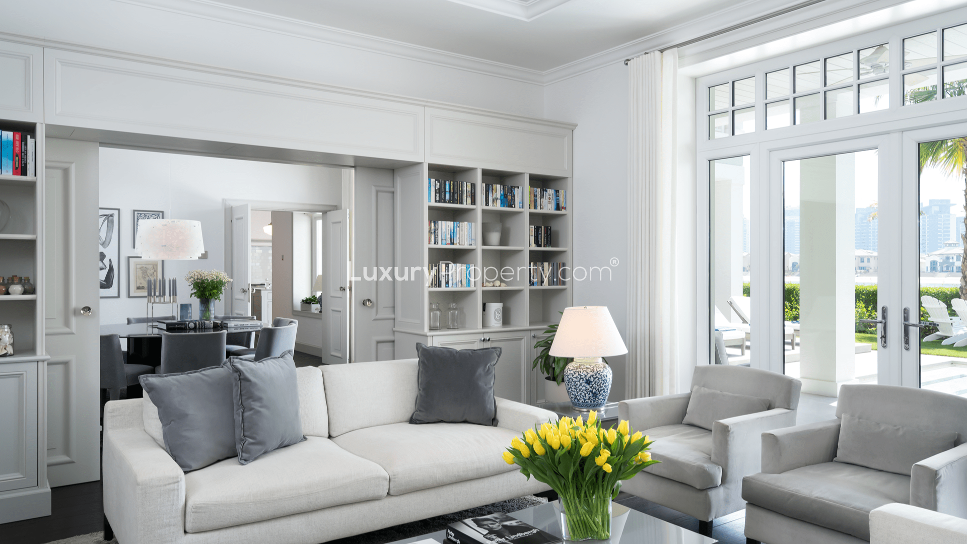 Luxurious 5-bedroom villa with palm trees on Palm Jumeirah beachfront, for sale