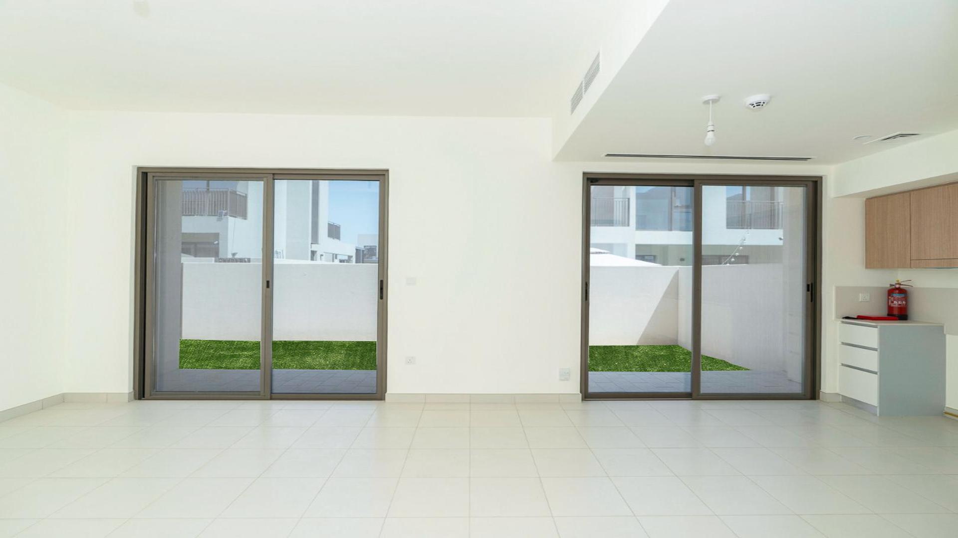 Spacious open-plan kitchen and living area in Parkside 2 villa, Emaar South, Dubai