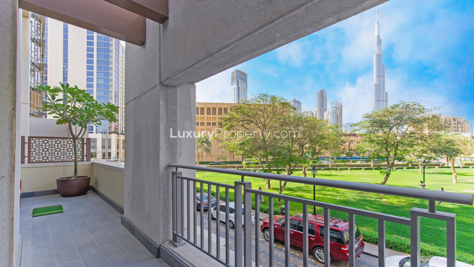 Luxurious living room in fully upgraded 6-bedroom villa, Downtown Dubai, South Ridge