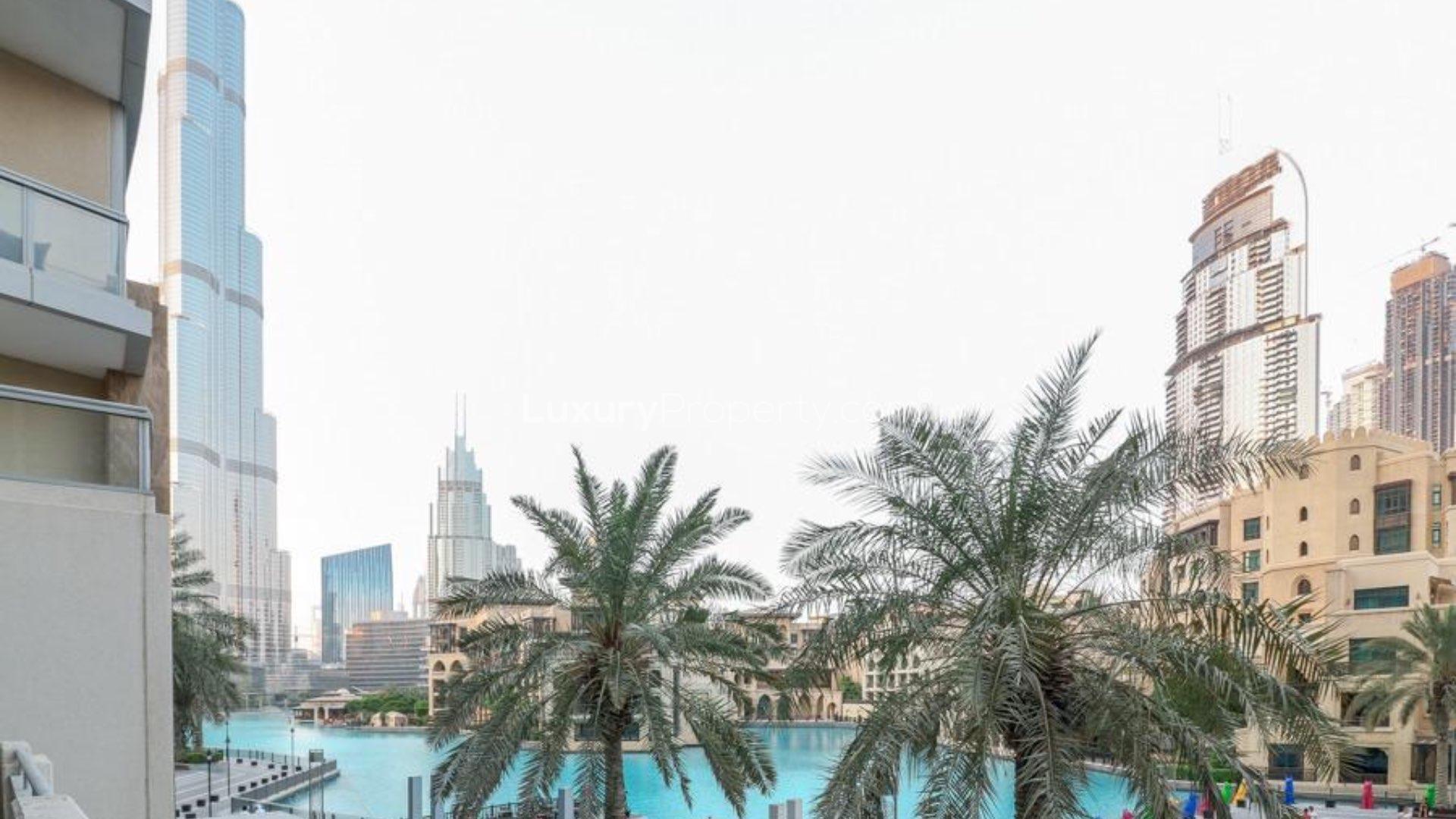 Spacious terrace with city view in Downtown Dubai villa, The Residences, for sale