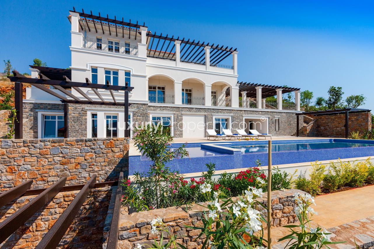 Stunning Villa Alexandra in Crete with sea view, terrace, and jacuzzi for sale