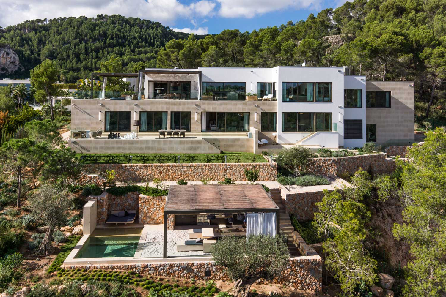 Elegant villa in Son Vida, Mallorca with terrace and pool, surrounded by lush greenery