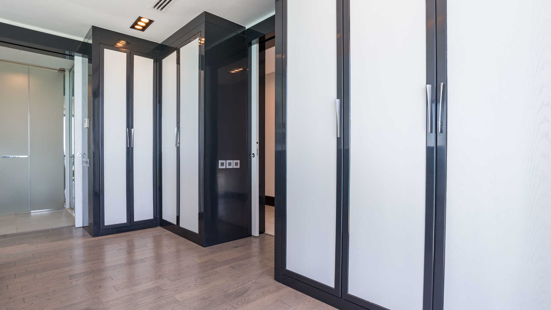 Luxurious bedroom with ocean view in 4-bedroom villa, Zaya Nurai Island, Abu Dhabi