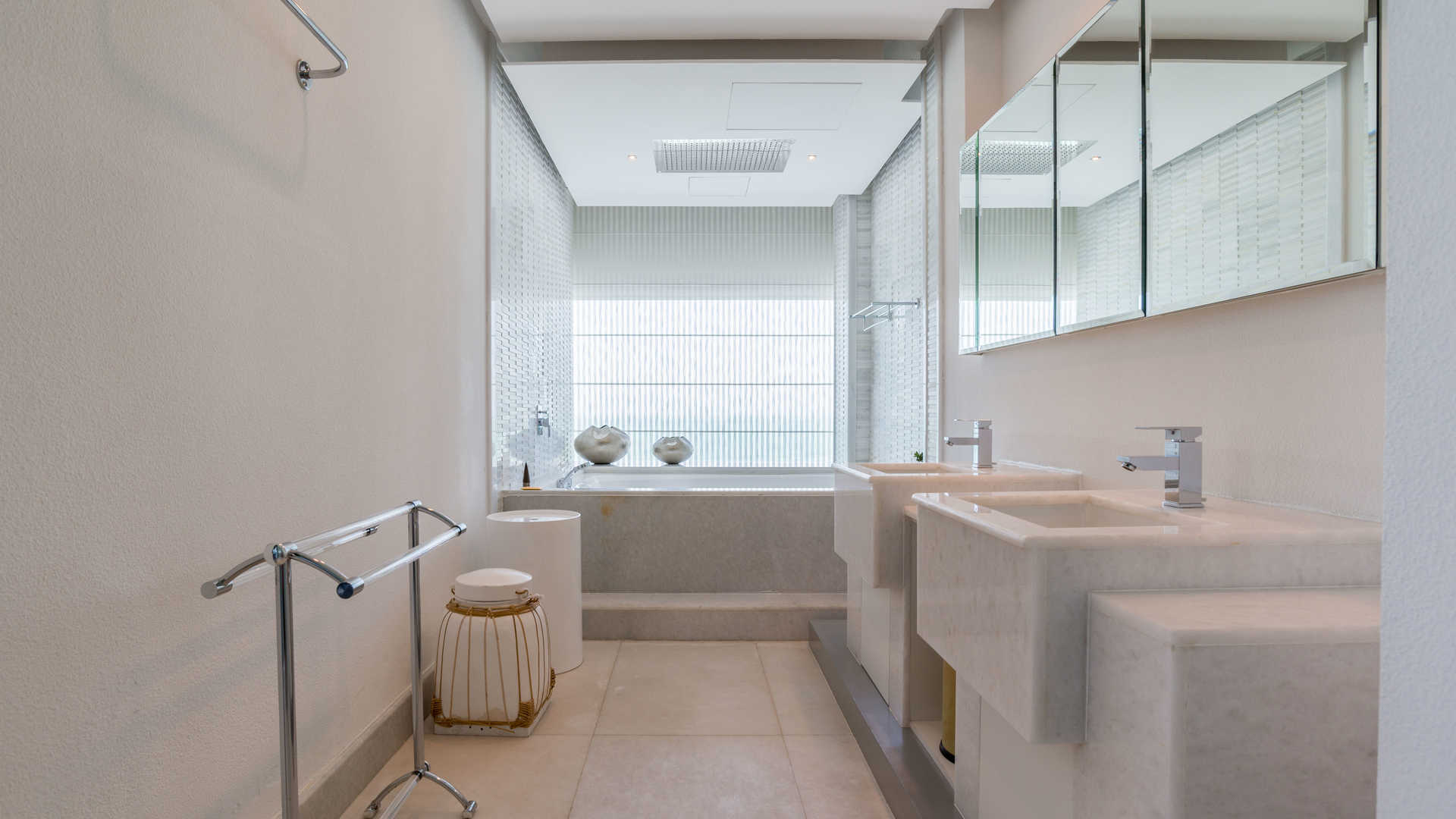 Luxurious bathroom in 4-bedroom villa, Zaya Nurai Island, Abu Dhabi, marble sinks and bathtub