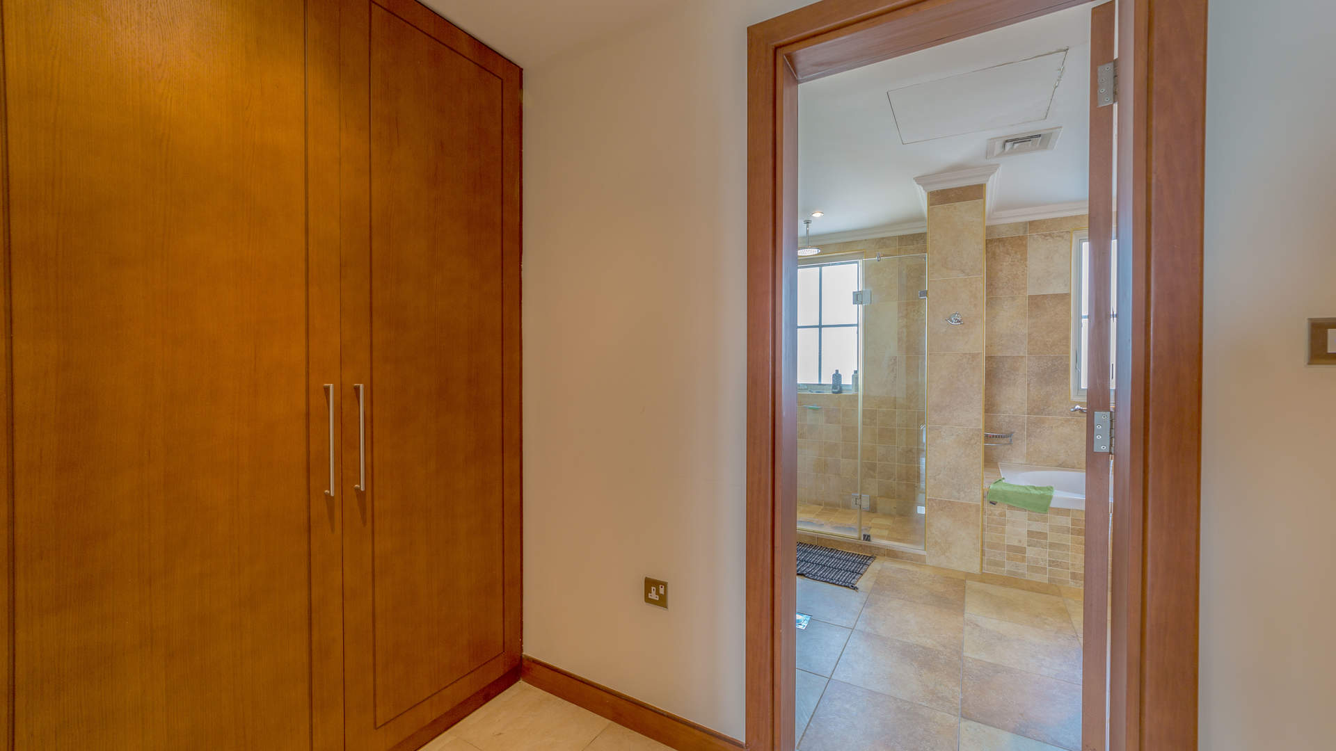 Beautiful villa in Whispering Pines, JGE with private pool and lush garden