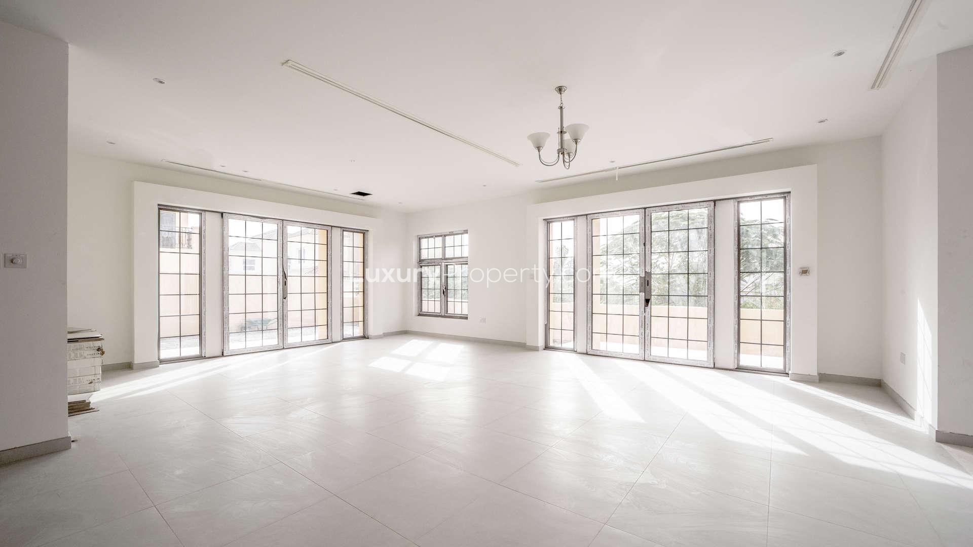 Spacious living room in 4-bedroom Tuscan villa, Whispering Pines, Jumeirah Golf Estates