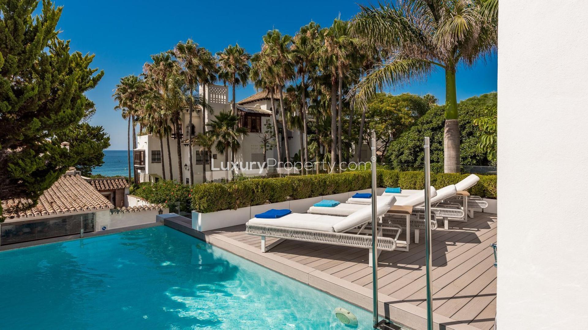 4 Bedroom Villa for Sale in Puente Romano, Marbella with lush garden and modern design