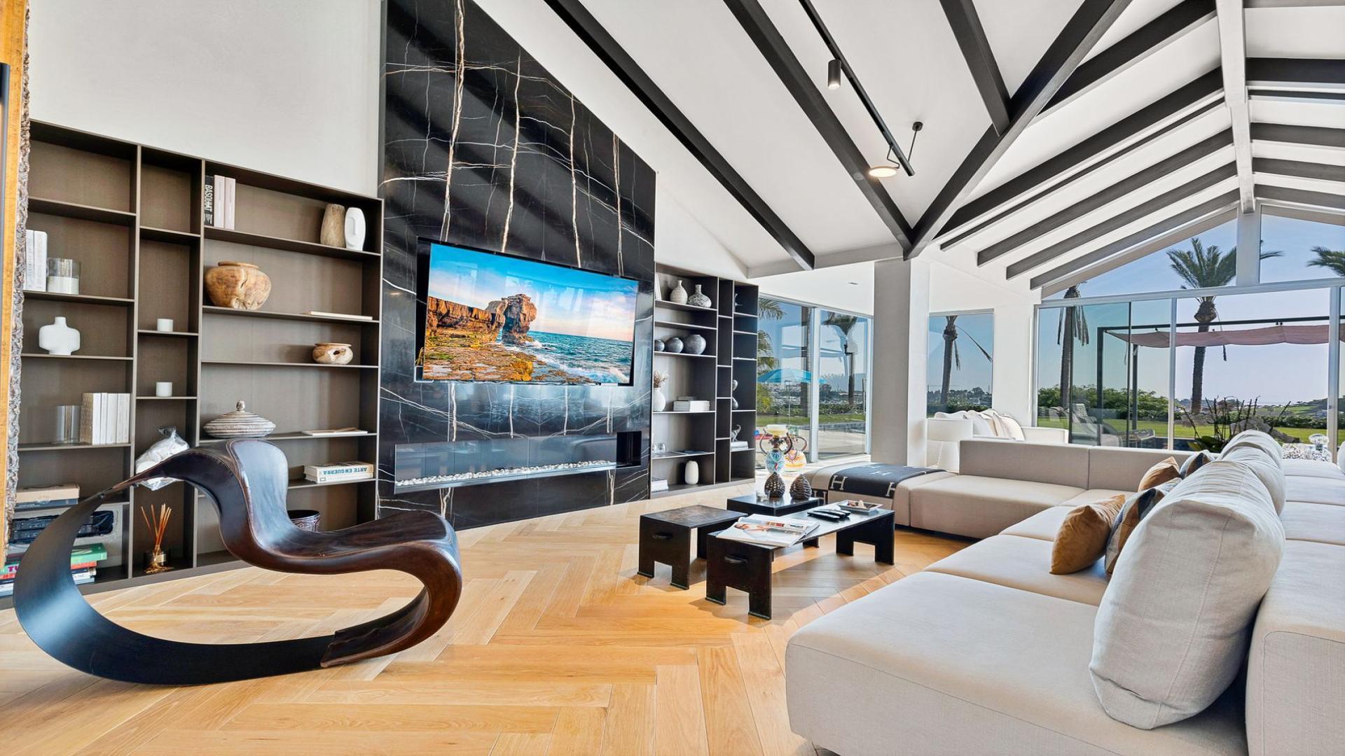 Outdoor terrace of luxury villa in Benahavís with pool and scenic views