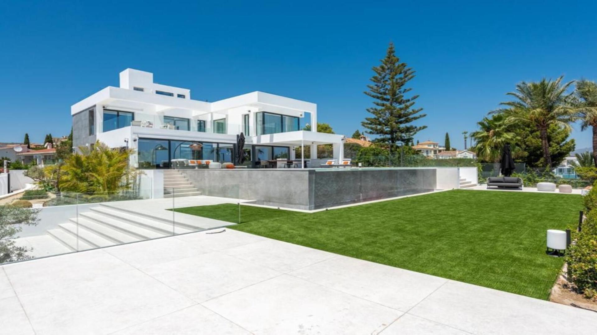 Panoramic sea view villa with pool in Málaga's New Golden Mile for sale