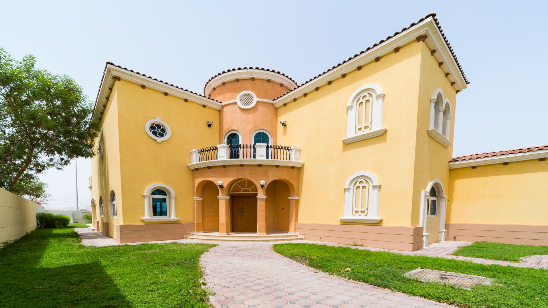Spacious living area in five-bedroom Legacy Villa, Jumeirah Park, with large windows and staircase