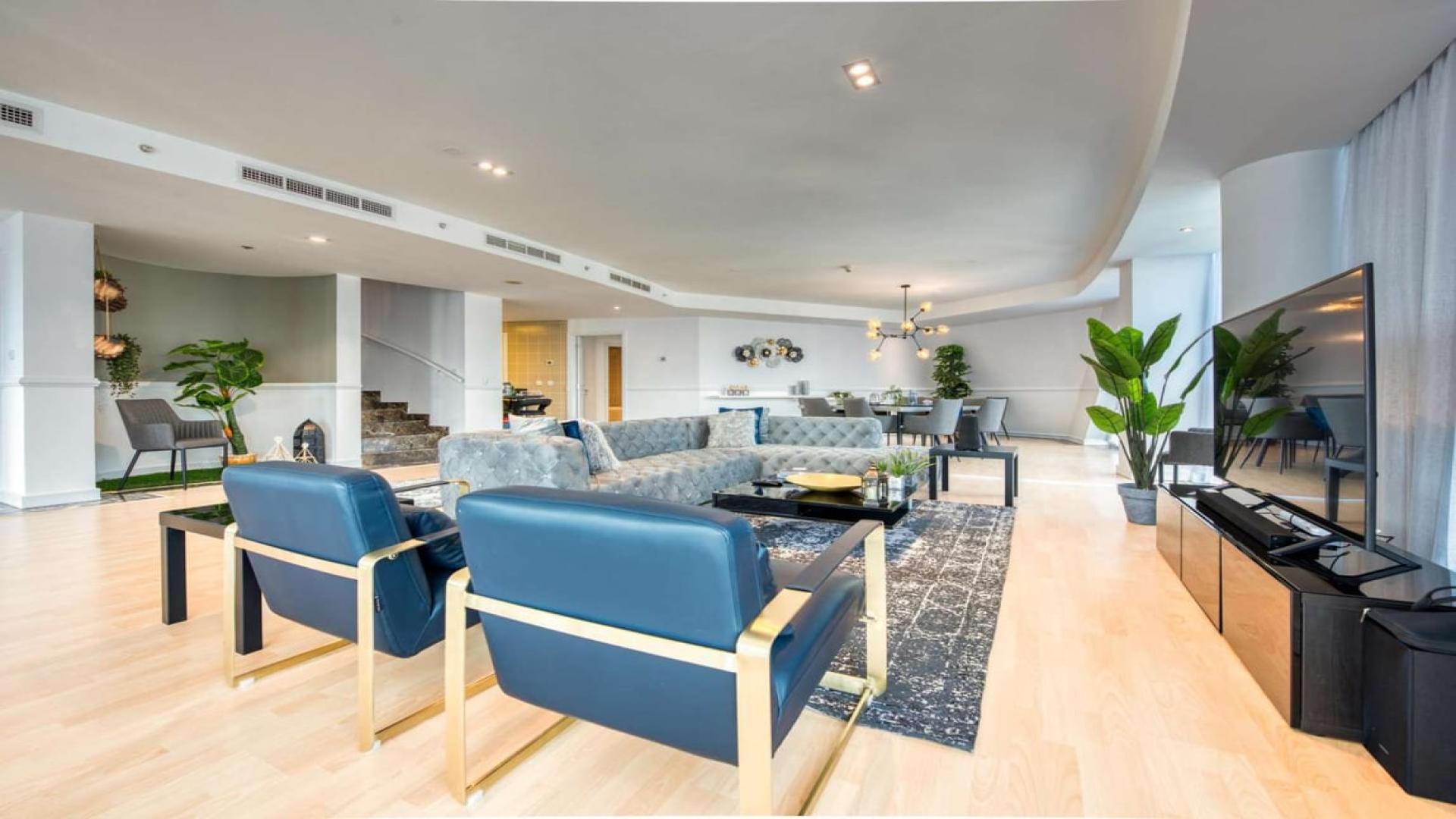 Luxurious living area in 5-bedroom duplex penthouse, Dubai Marina, Marina Terrace