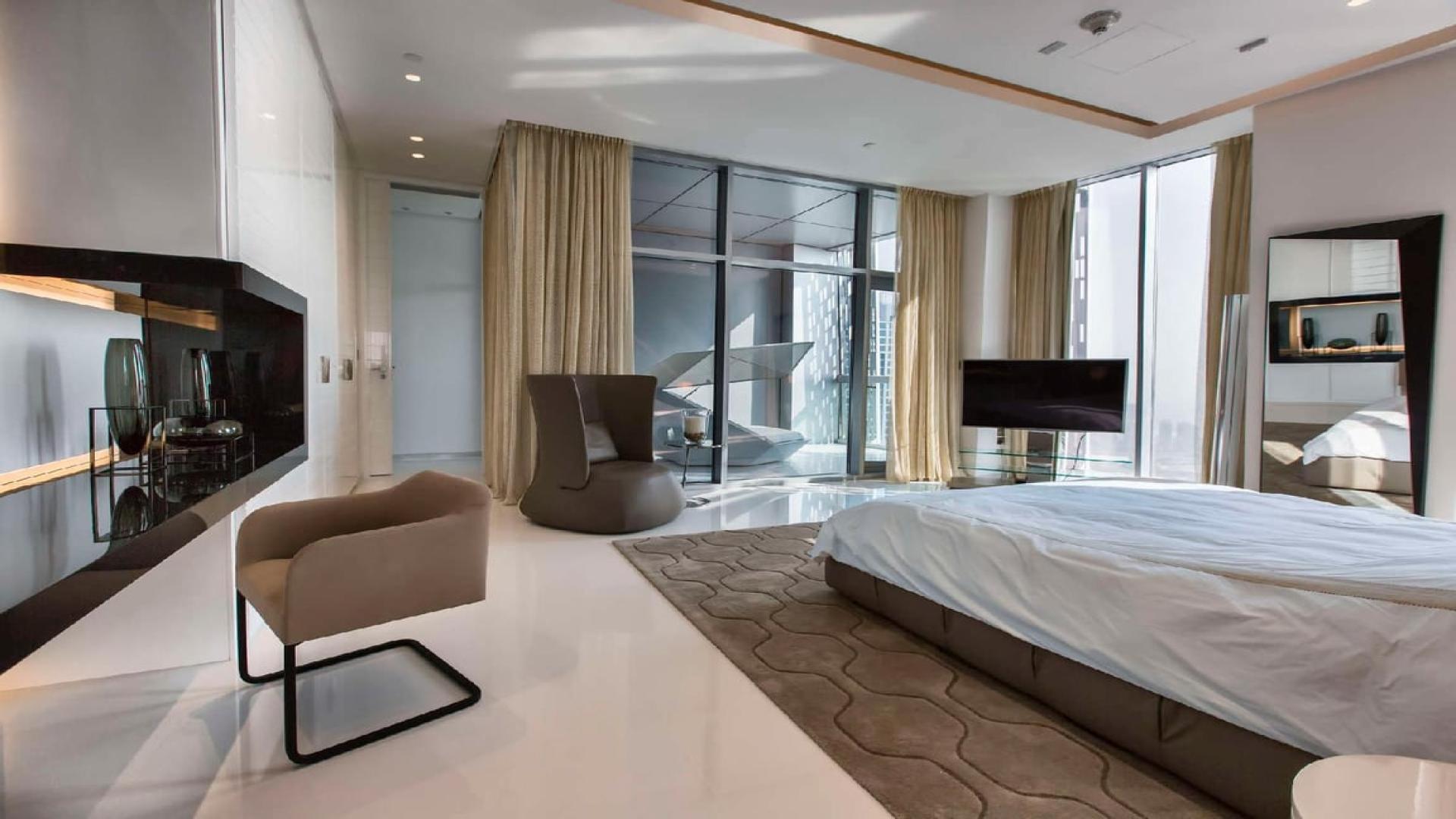 Spacious living room in luxury penthouse, Cayan Tower, Dubai Marina. Modern decor and seating