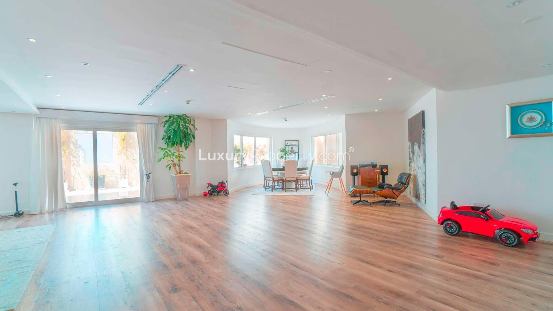 Luxurious living room in upgraded 5-bed penthouse, Jumeirah Lake Towers, Lake Elucio