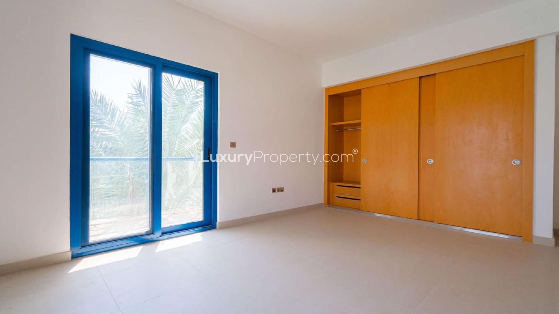 Luxurious villa garden view with beach access in Palma Residences, Palm Jumeirah