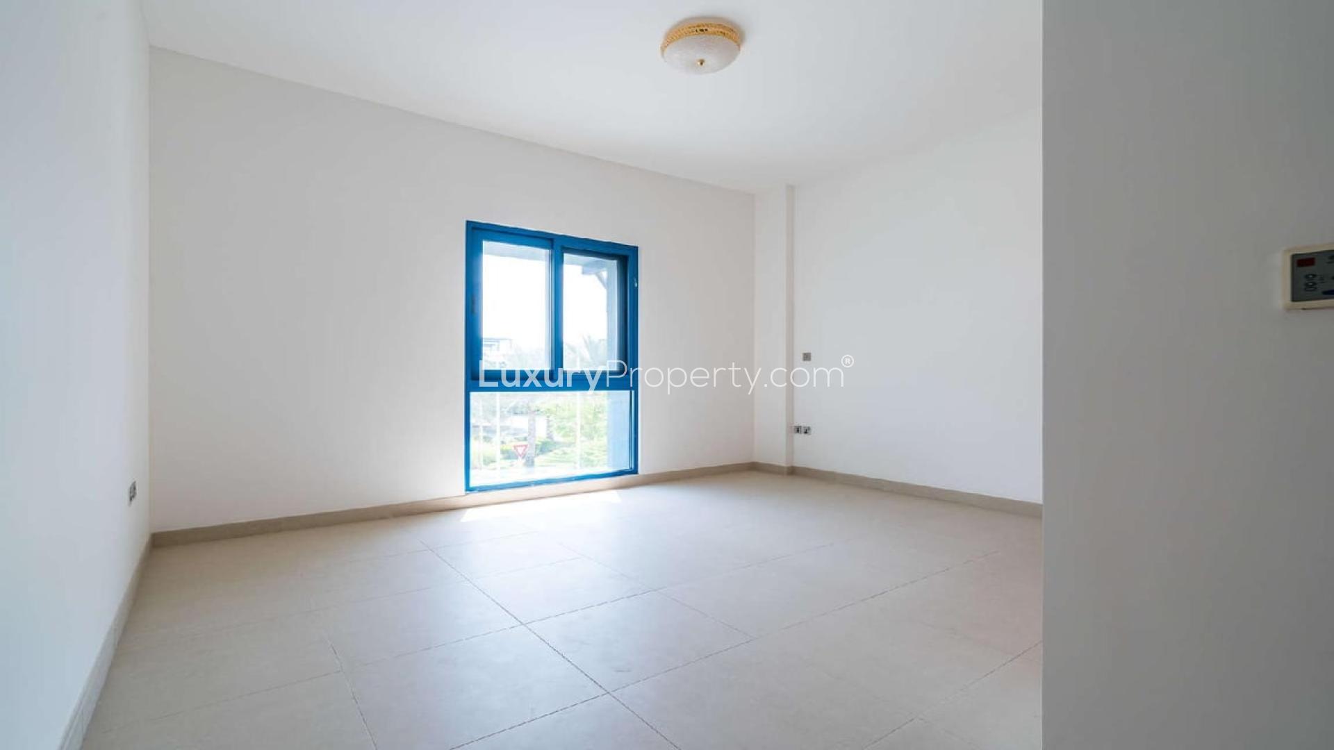 Spacious living room with ocean view in Palma Residences townhouse, Palm Jumeirah