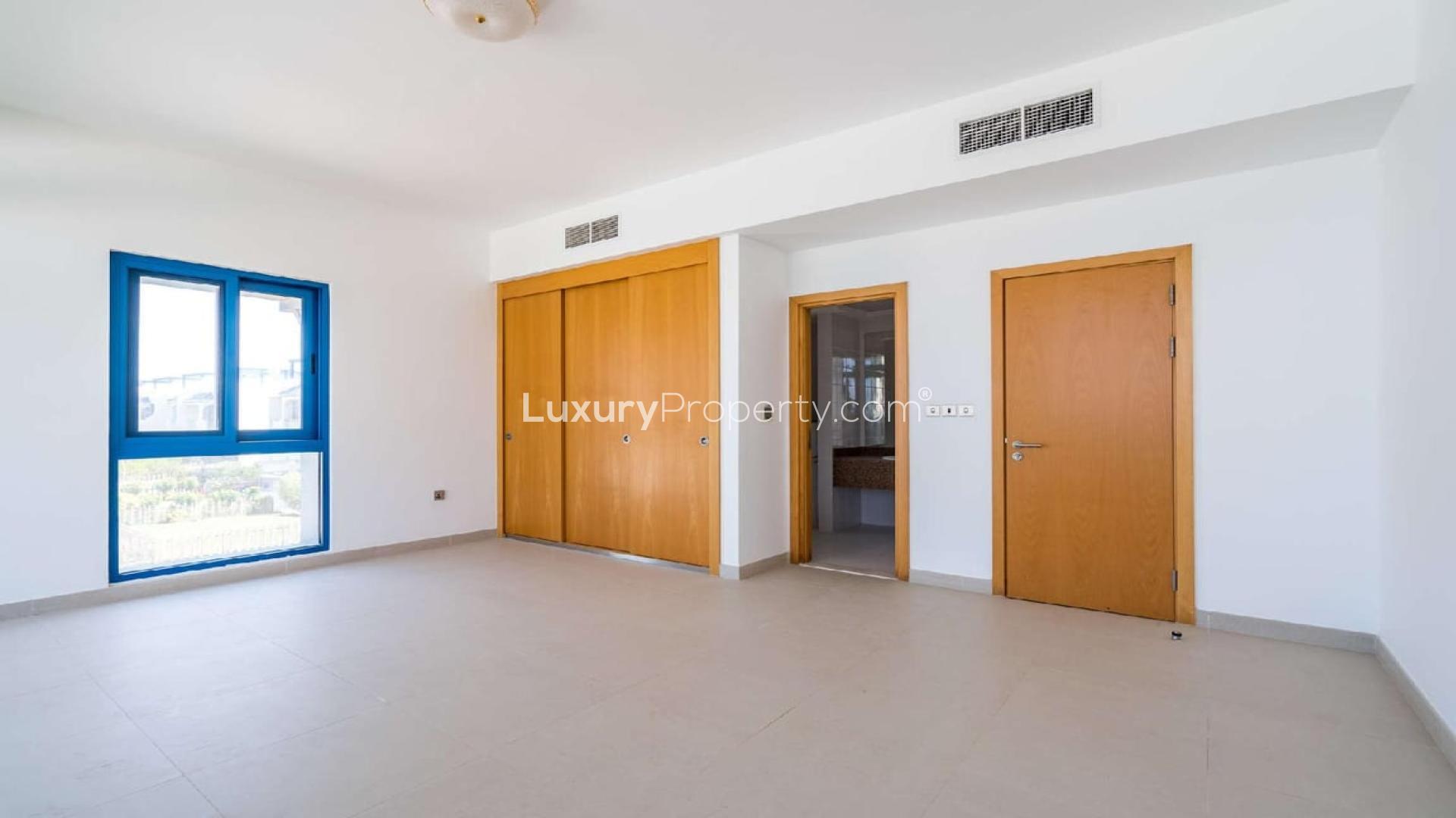 Luxury 5-bedroom beachfront townhouse exterior, Palma Residences, Palm Jumeirah for rent