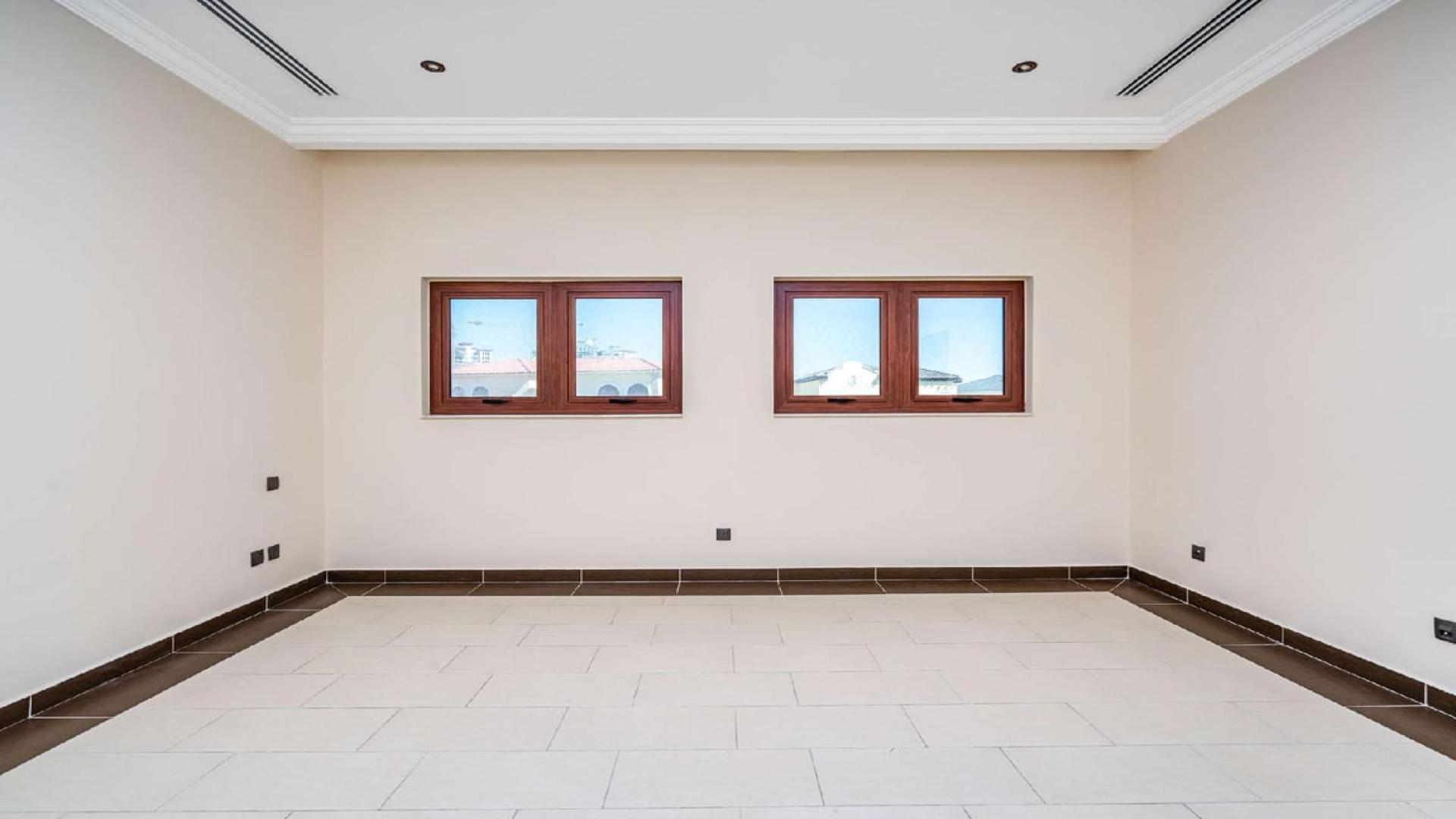 5-bedroom villa for rent in Orange Lake, Jumeirah Golf Estates, spacious driveway, elegant architecture