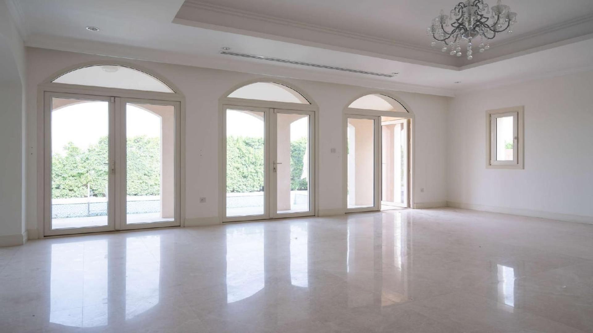 Beautiful 5-bedroom villa with garage in Jumeirah Golf Estates, Fire community, for rent