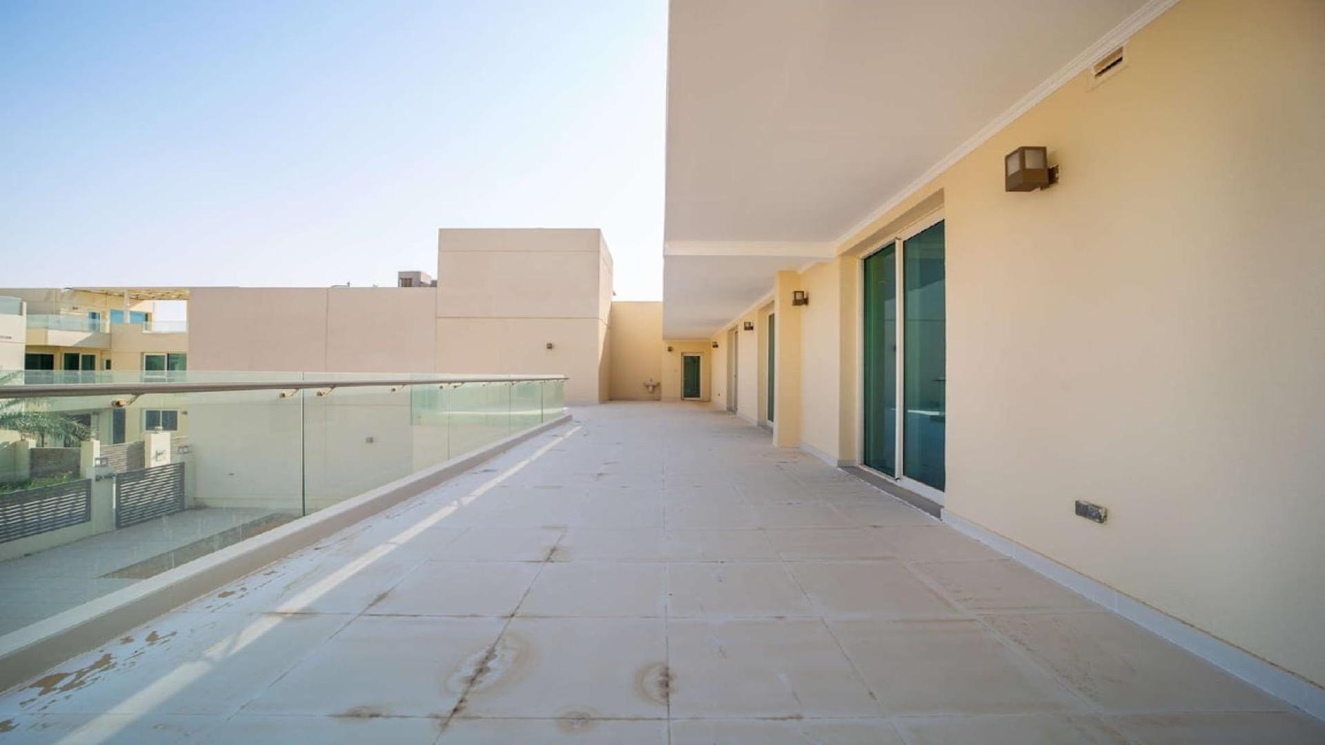 "Spacious balcony of 5-bedroom villa in The Sustainable City for rent, LP04102.",Spacious living area in 5-bedroom villa, The Sustainable City, available for rent