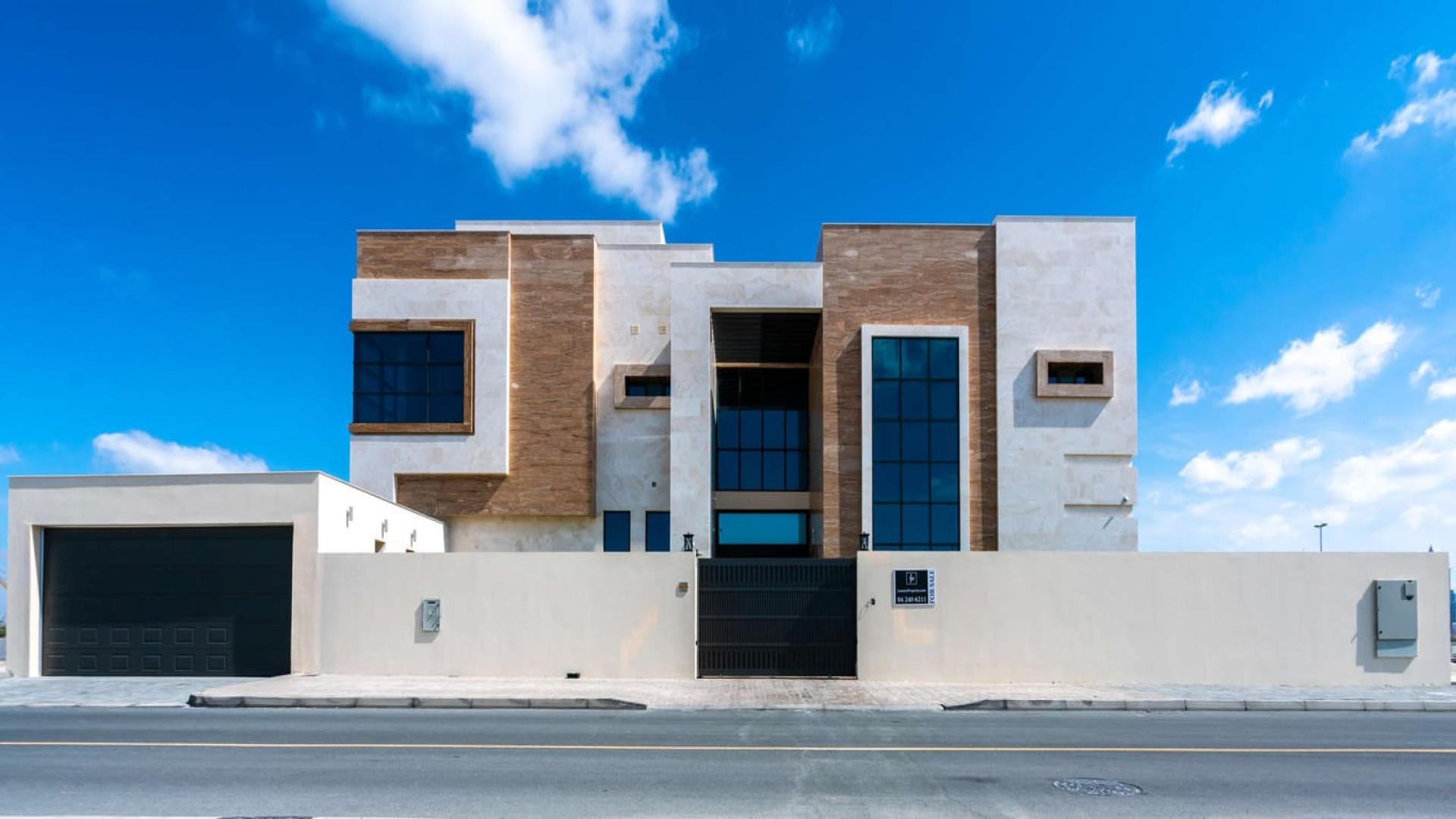 Contemporary villa exterior with pool in Pearl Jumeirah, available for rent, 5 bedrooms