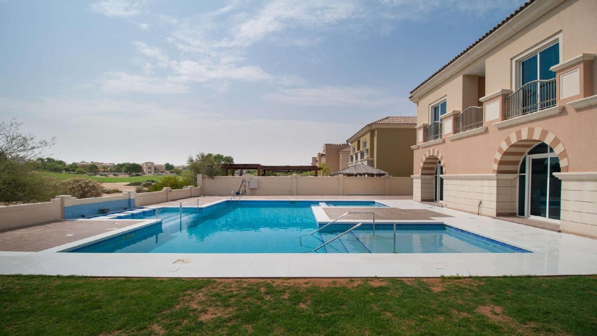 Villa with pool in Victory Heights, Dubai Sports City, for rent. Golf views, resort-style yard
