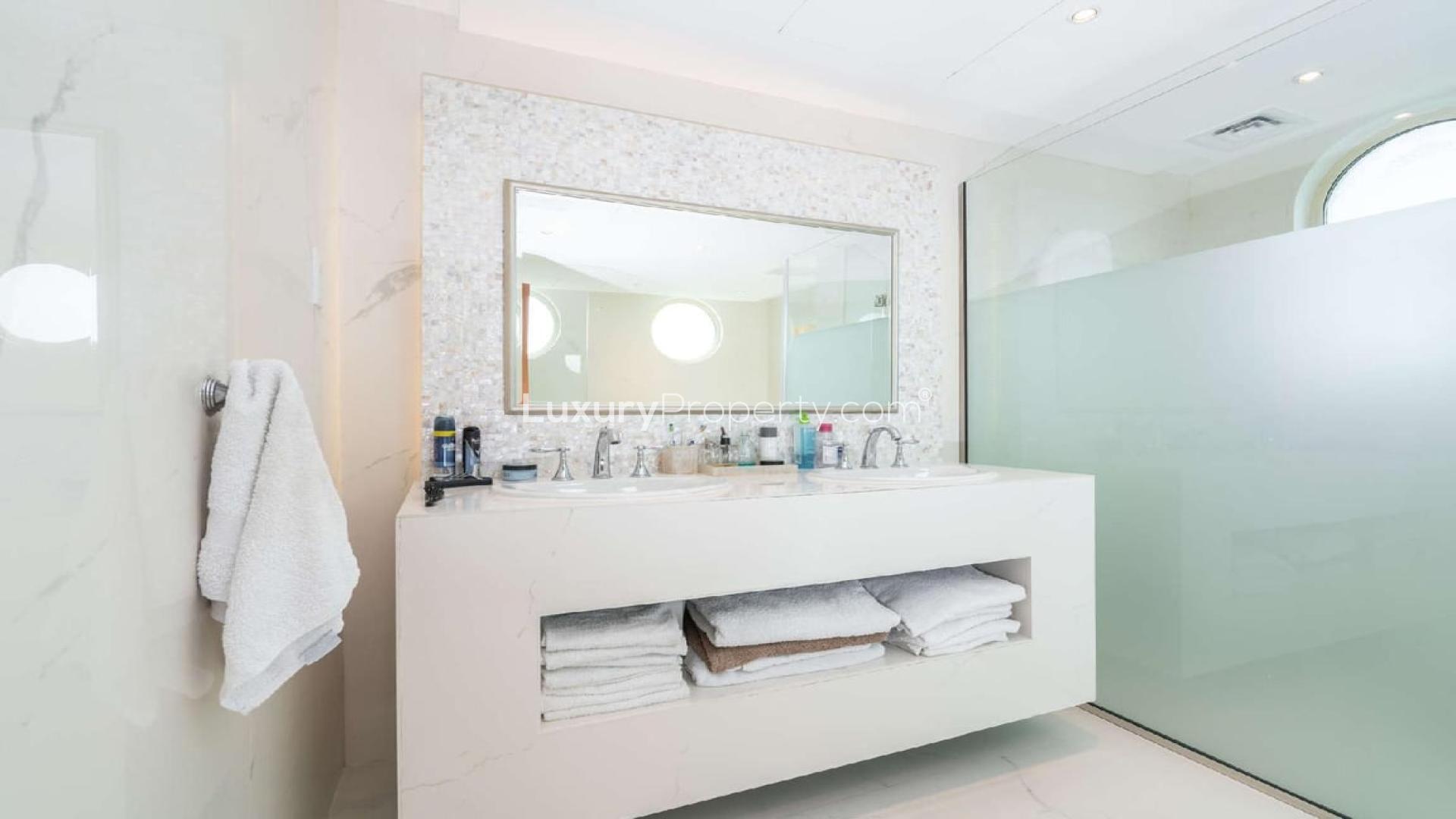 Luxurious 5-bedroom villa with pool in Jumeirah Islands' European Clusters, for sale