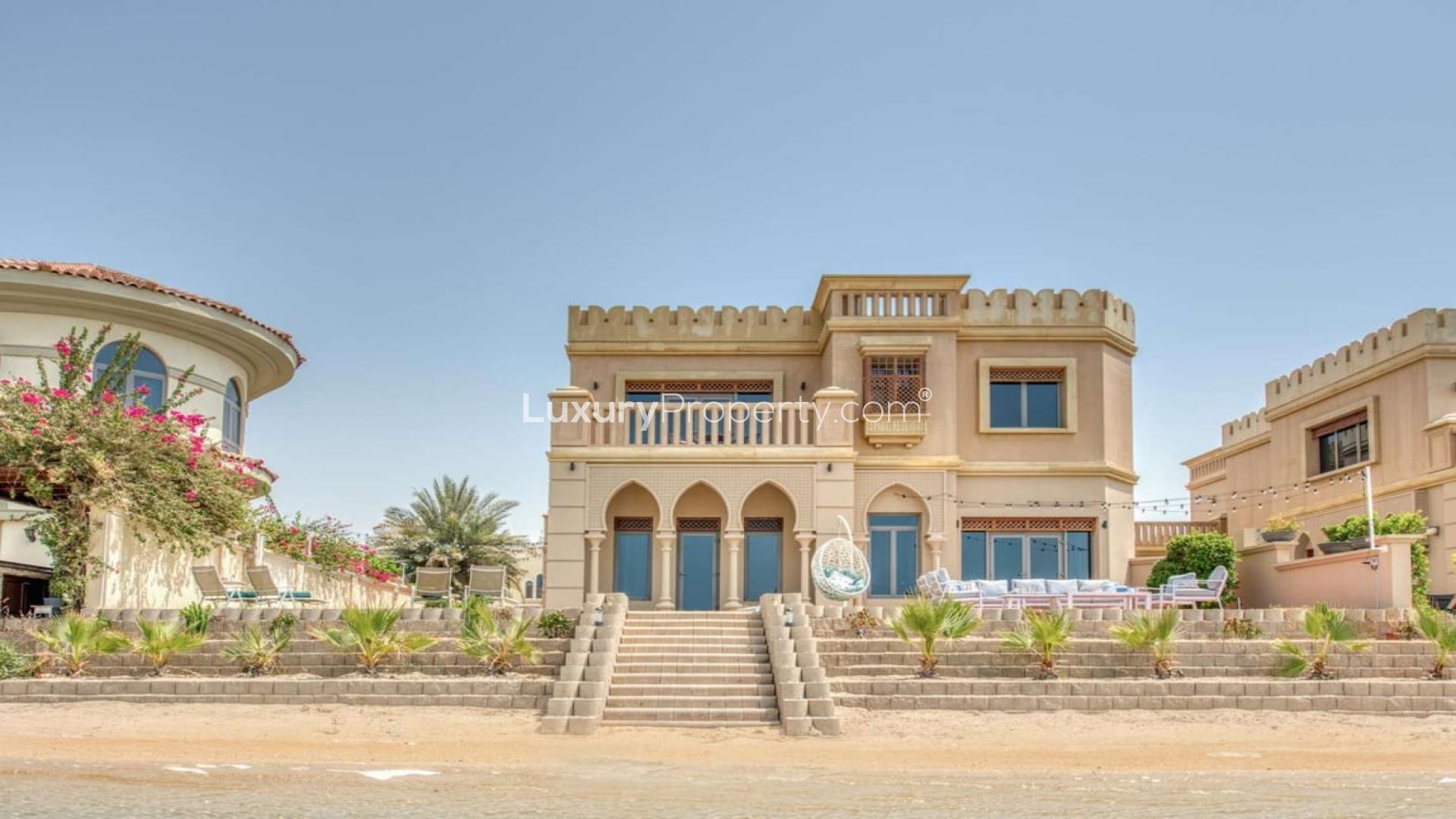 Luxury 5-bedroom villa with garden, Palm Jumeirah, Frond B, available for short-term rental