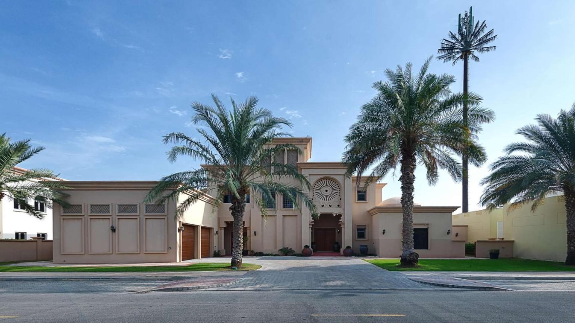 Signature Villa exterior in Frond K, Palm Jumeirah, available for rent, 5 bedrooms