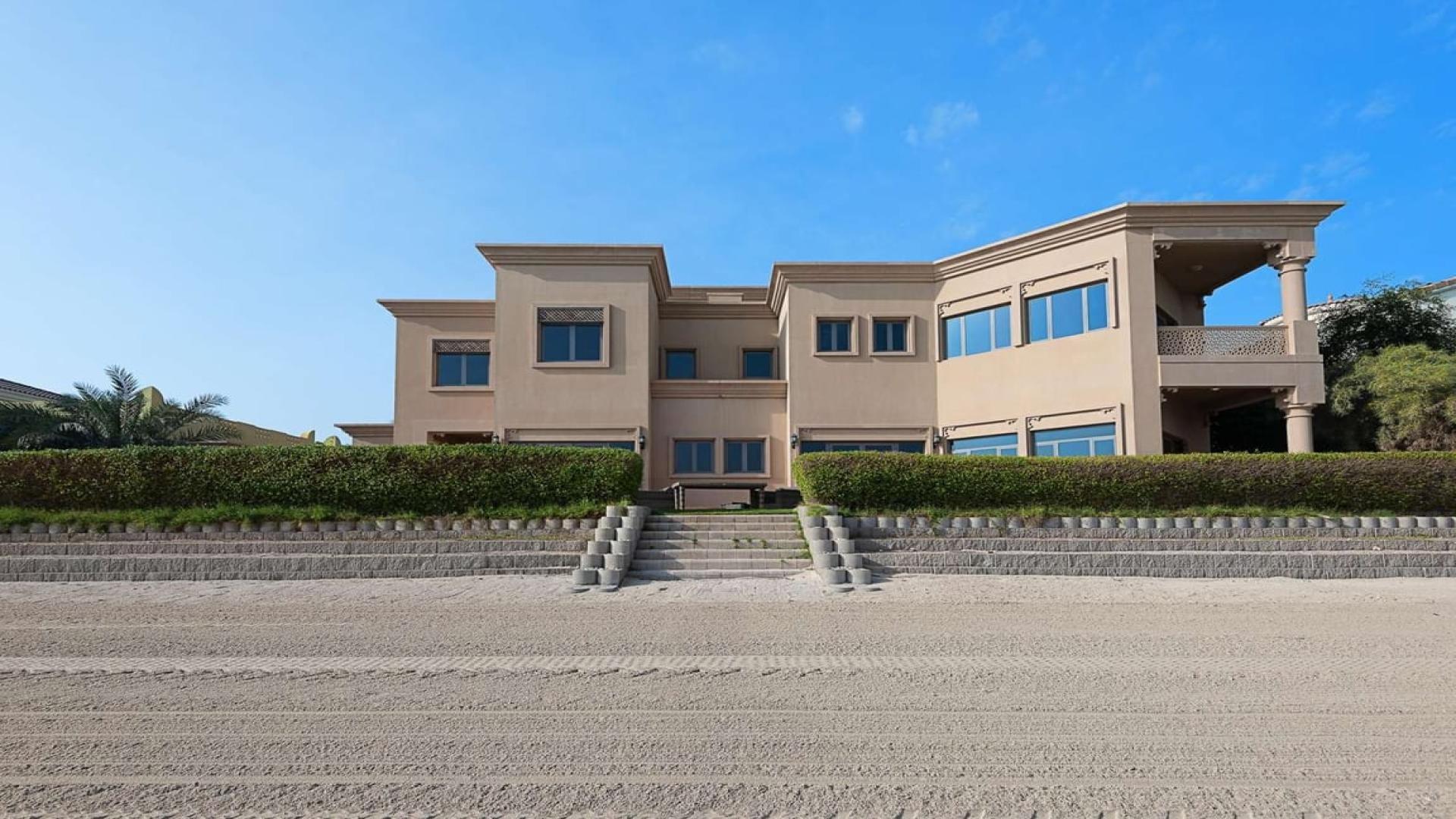 Luxurious living room in 5-bedroom villa, Frond K, Palm Jumeirah, with stunning views