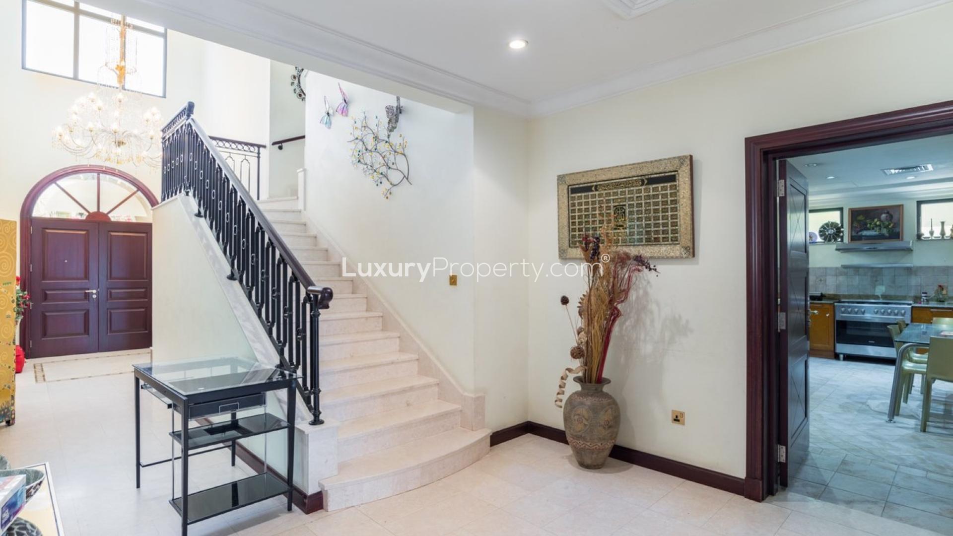 Luxurious living room in fully furnished Garden Home villa, Palm Jumeirah for rent