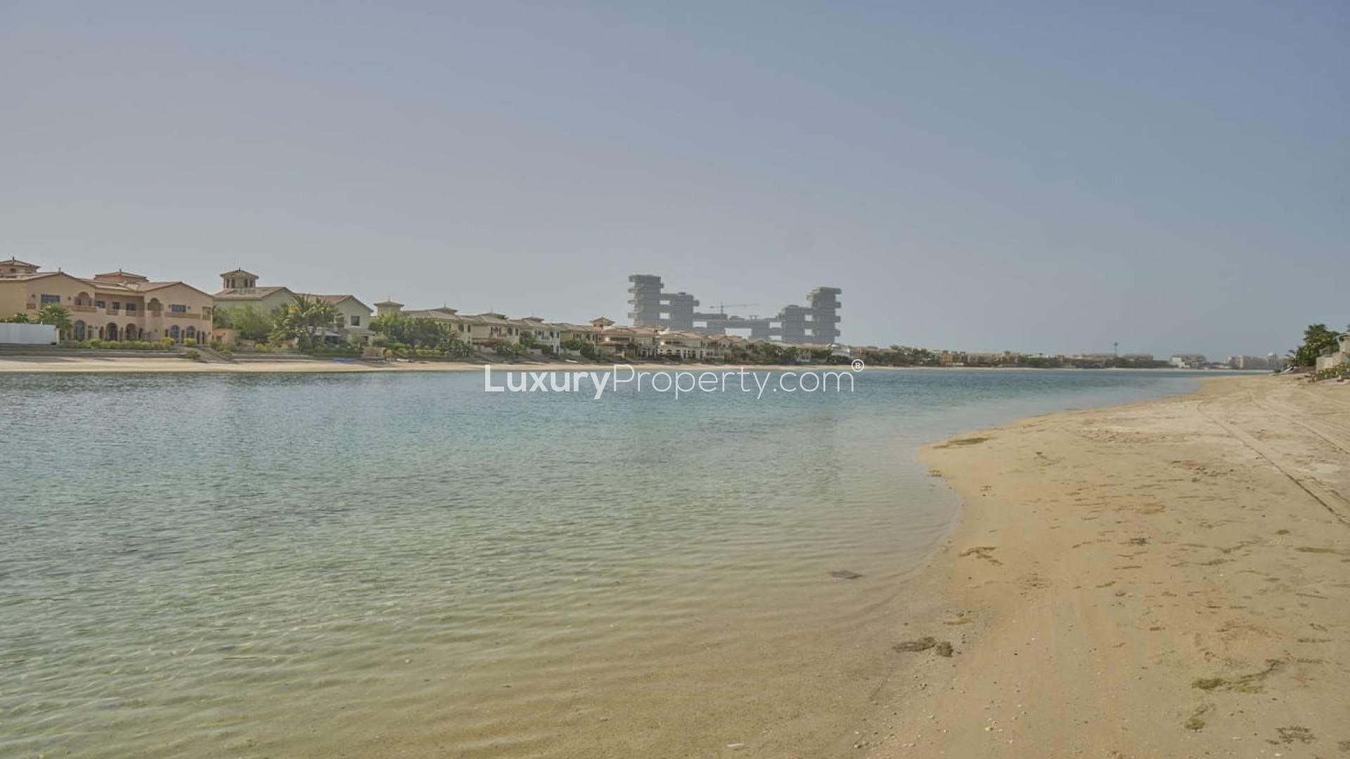 "Luxurious patio view of waterfront villa on Palm Jumeirah, Frond E, for rent.",Beachfront view of Garden Homes villas on Frond E, Palm Jumeirah, Dubai