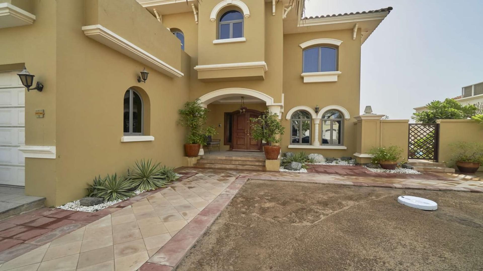 5-bedroom villa exterior, Garden Home, Frond E, Palm Jumeirah, for rent