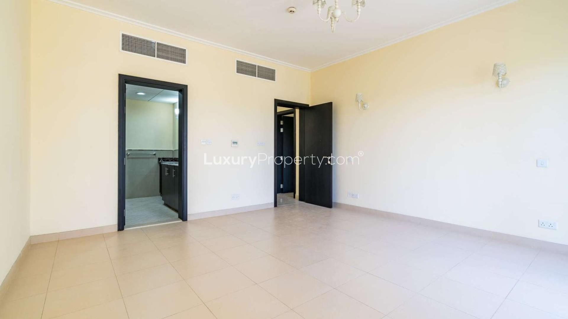 Beautiful 5-bedroom villa with golf views in Jumeirah Golf Estates, Earth community