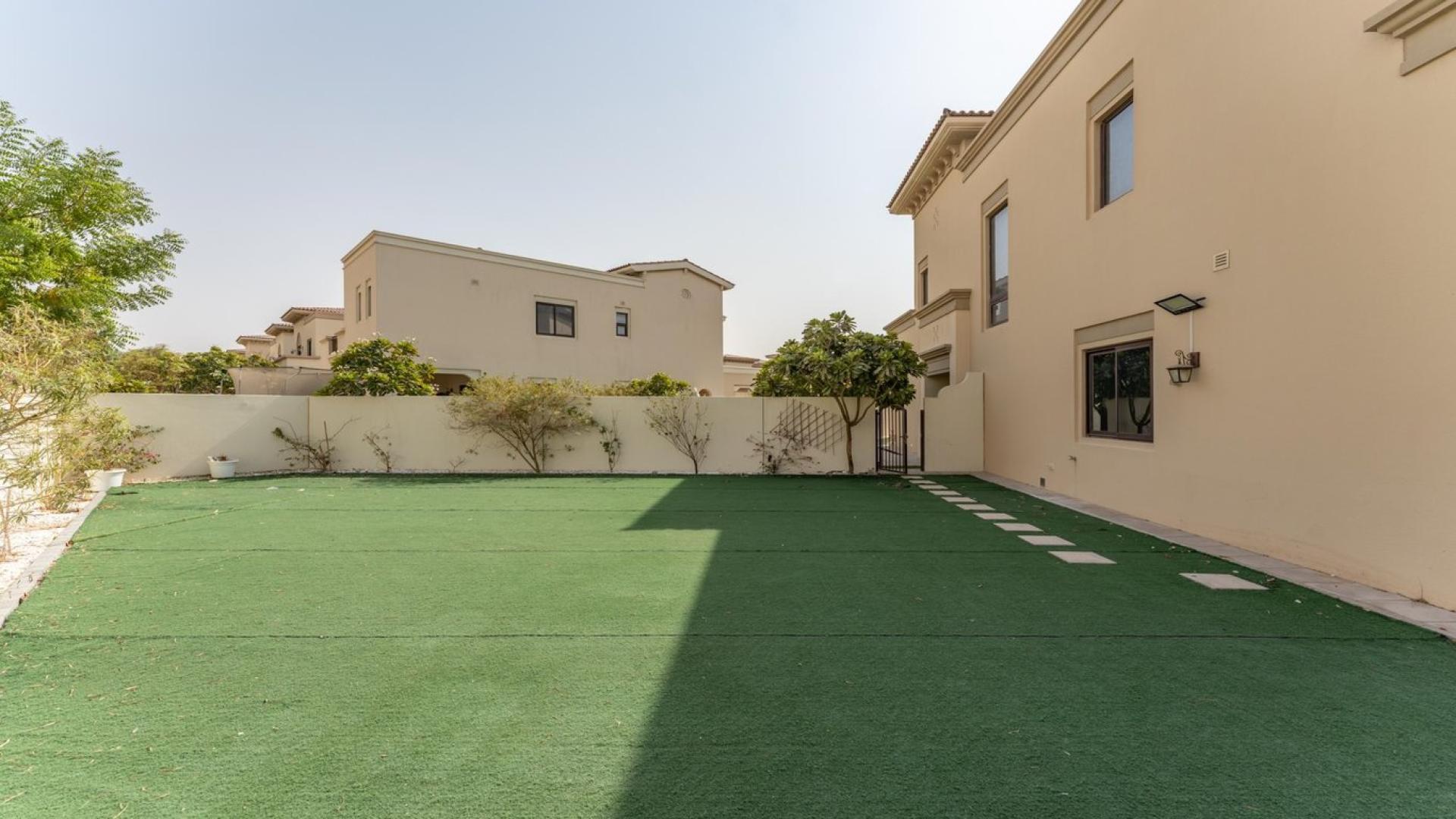 Spacious living area in contemporary 5-bedroom villa, Arabian Ranches 2, Palma, for rent