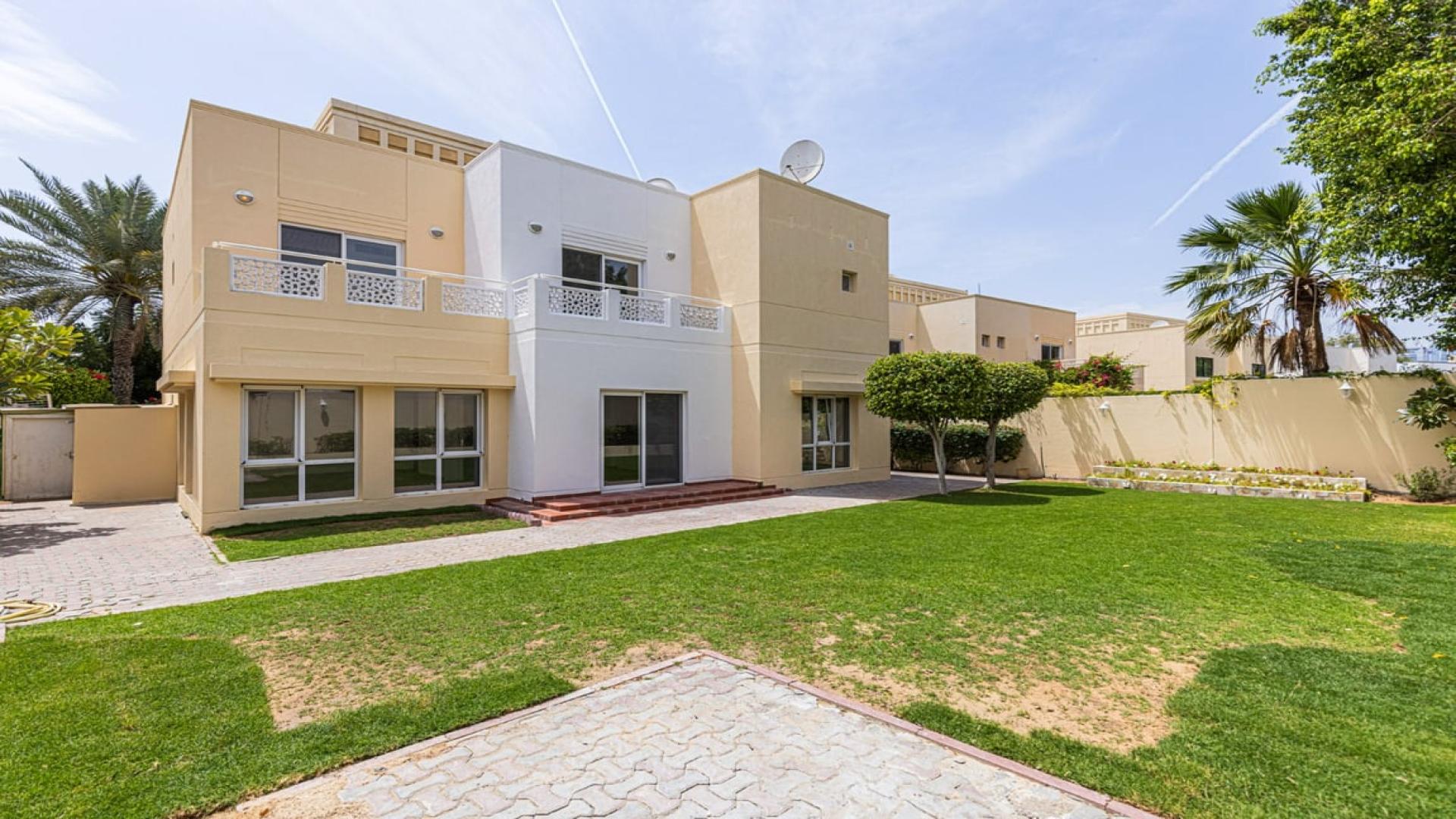 Lake view from 5-bedroom villa in Meadows 4, Dubai, available for rent