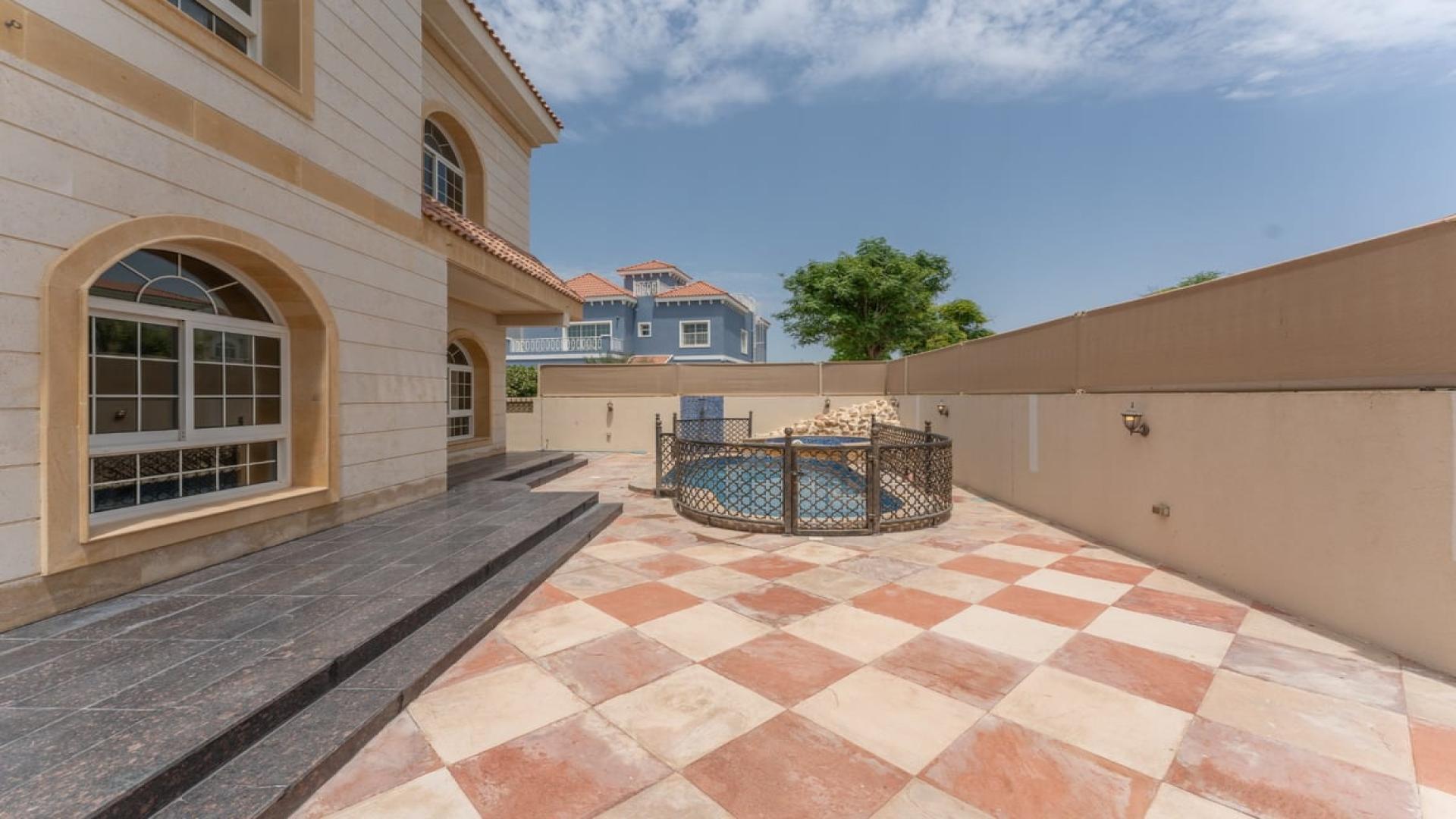 Corner villa with lush garden in The Aldea, available for rent