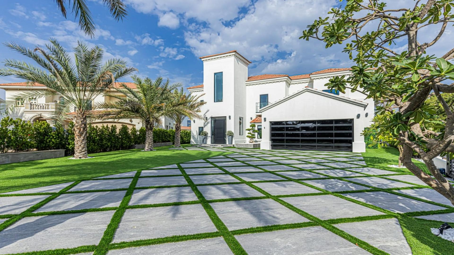 Luxurious villa with private pool in Jumeirah Islands, European Clusters, available for rent