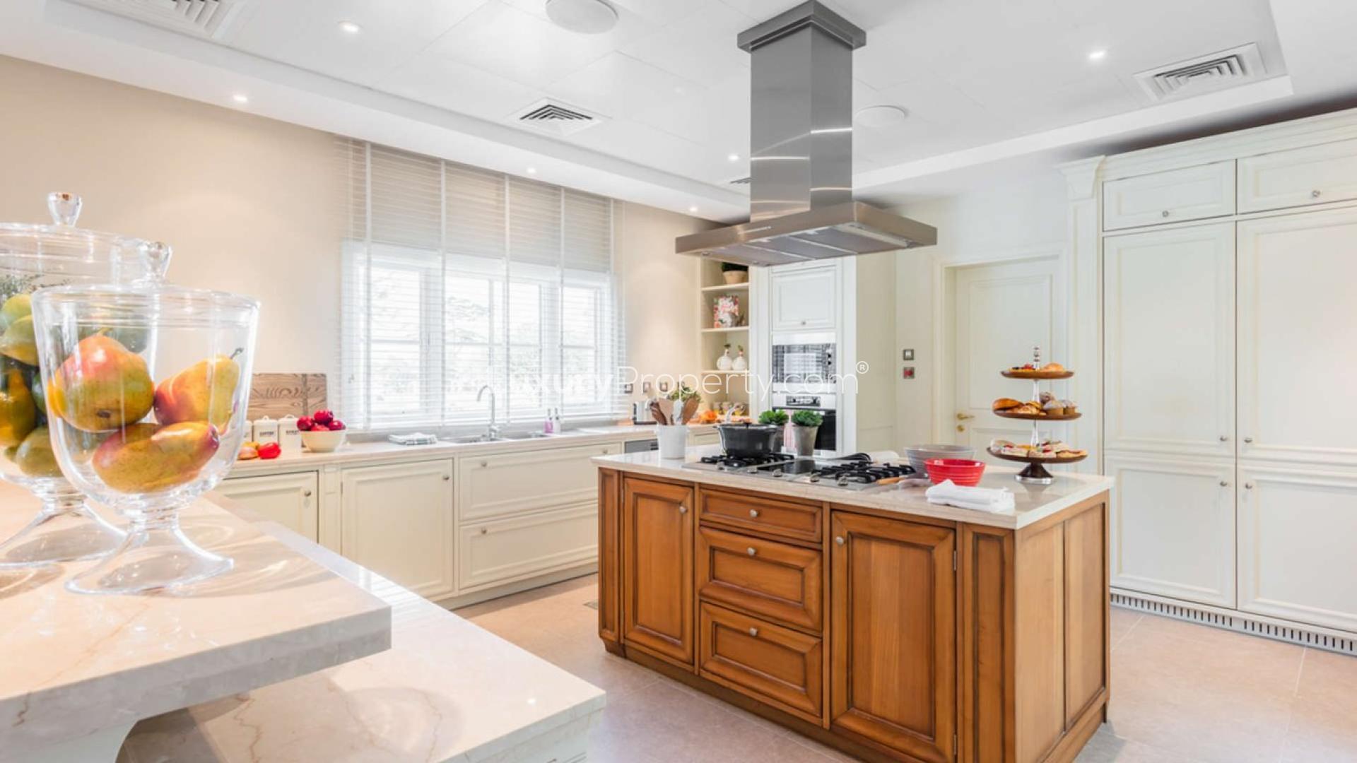 Luxurious living room in spacious 5-bed villa, Redwood Avenue, Jumeirah Golf Estates