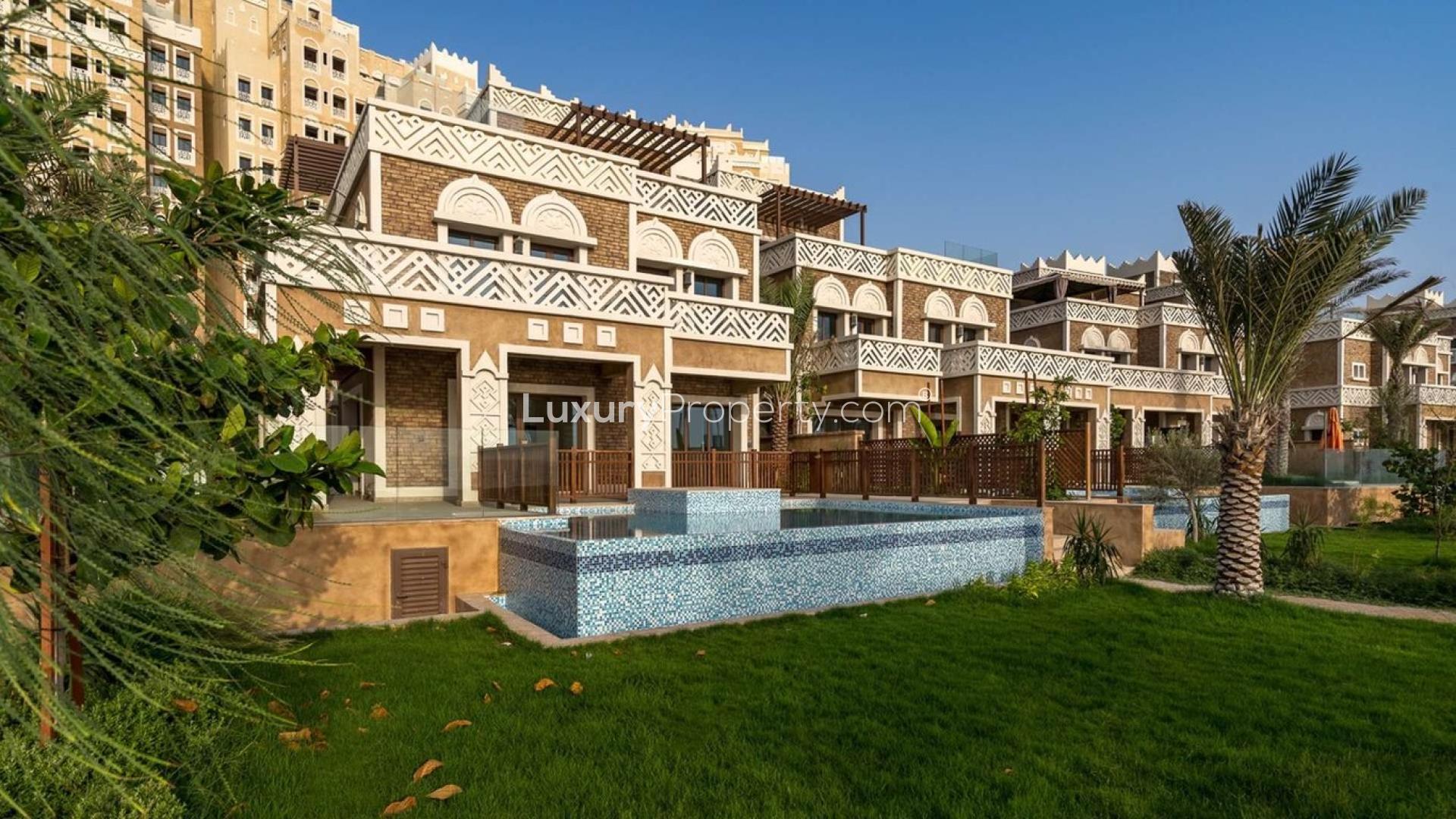 Majestic beachfront villa with pool and garden in Palm Jumeirah's Kingdom of Sheba community