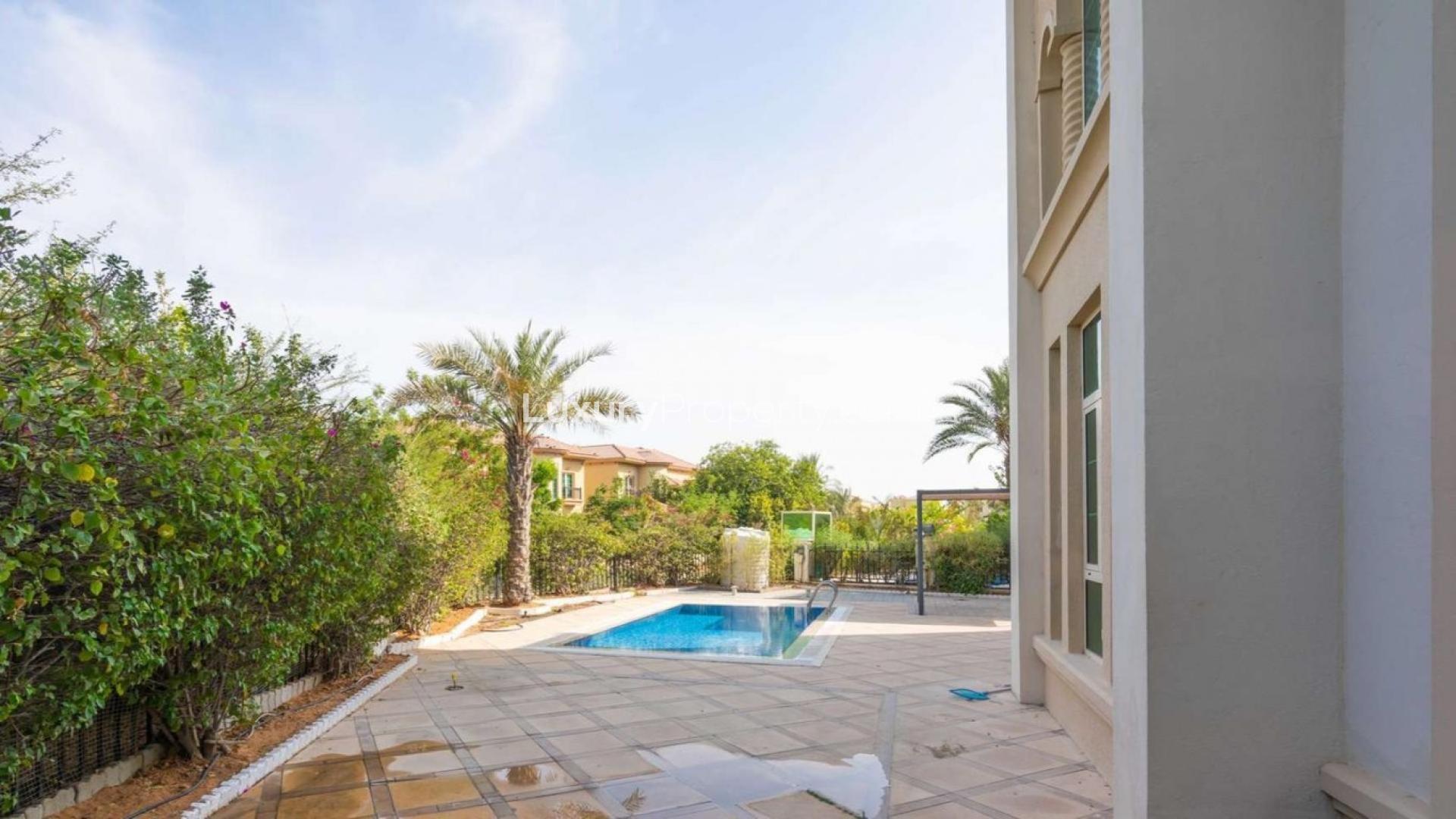 Spacious, sunlit living room in European Clusters villa, Jumeirah Islands, with elegant chandeliers
