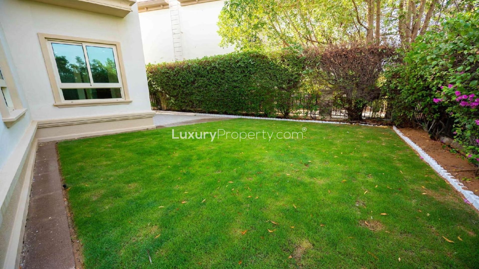 Stunning villa with private pool in Jumeirah Islands' European Clusters, for sale