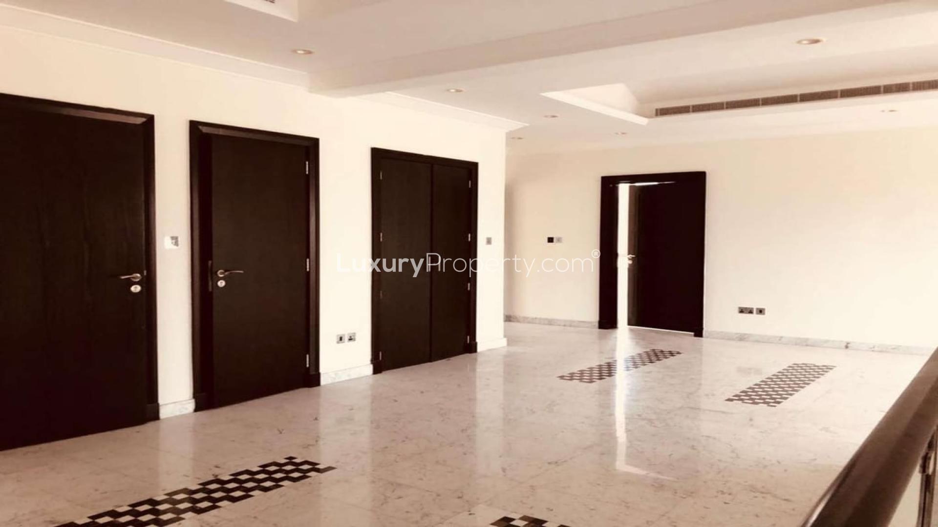 Exceptional beachfront villa with pool for sale on Palm Jumeirah, 5 bedrooms, 7 bathrooms