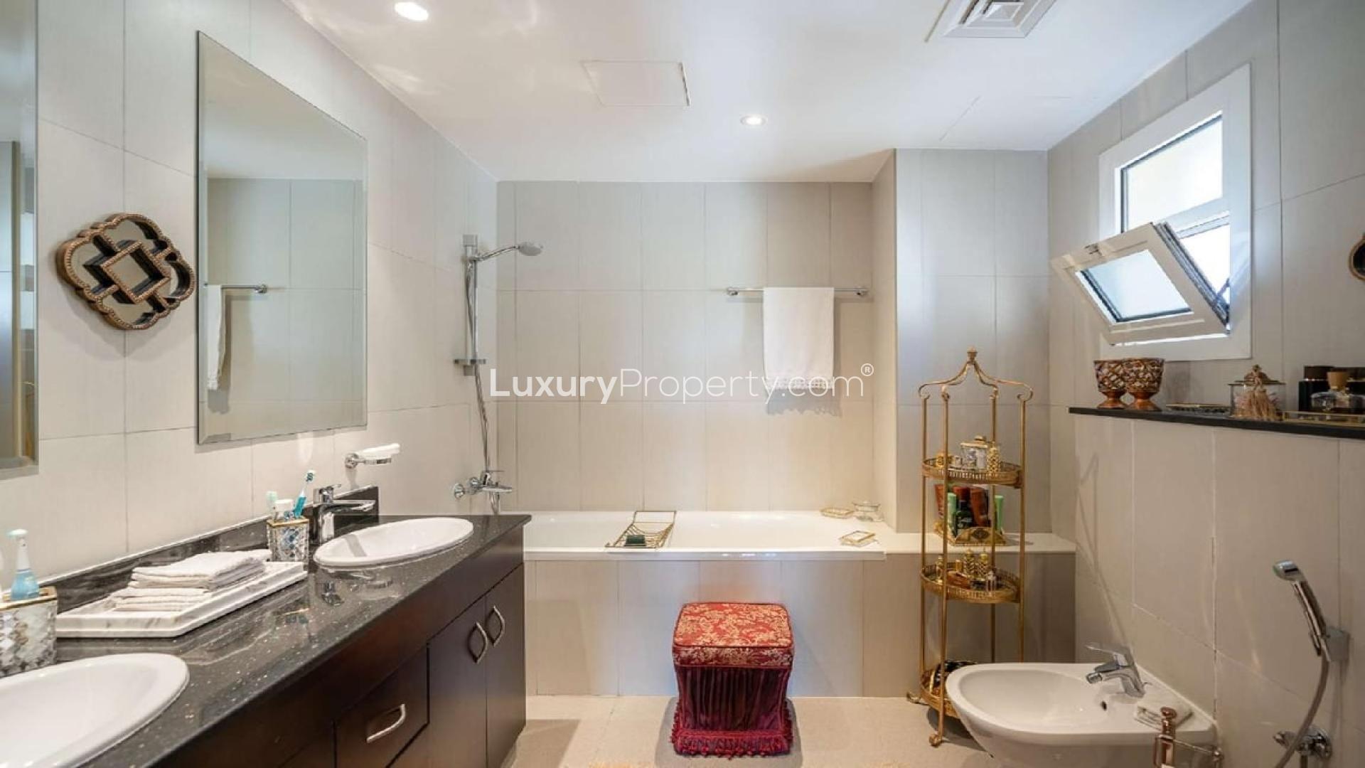 Elegant villa with pool in Jumeirah Golf Estates, Royal Golf Villas community