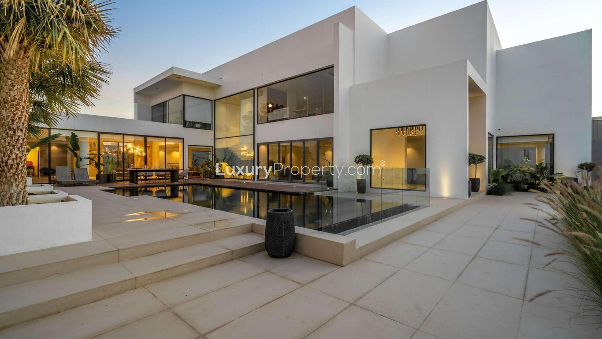 Contemporary living room in 5-bedroom villa, Al Barsha, Palm Jumeirah, for sale