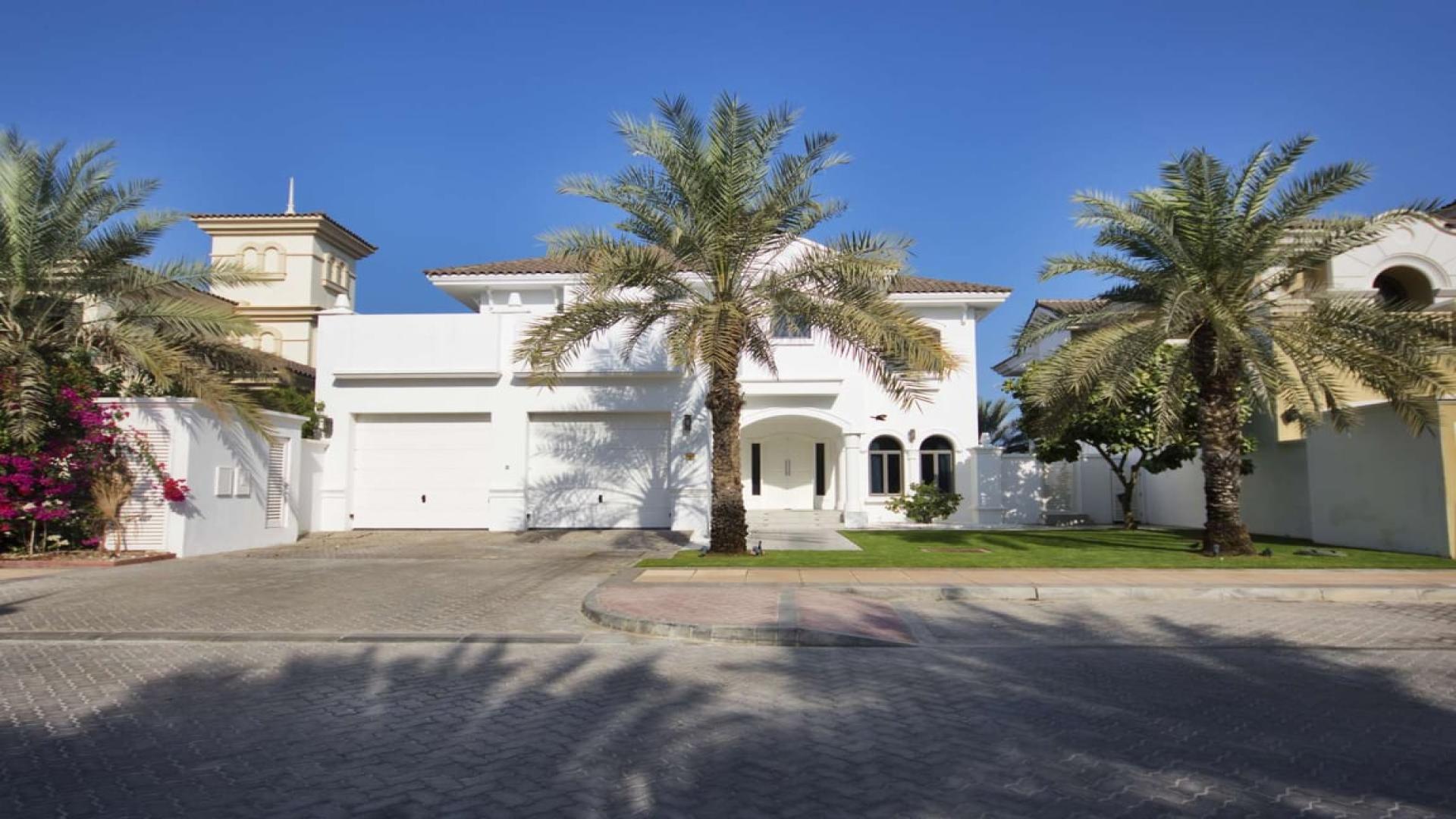 Modernized villa central rotunda with elegant chandelier, Palm Jumeirah Signature Villas