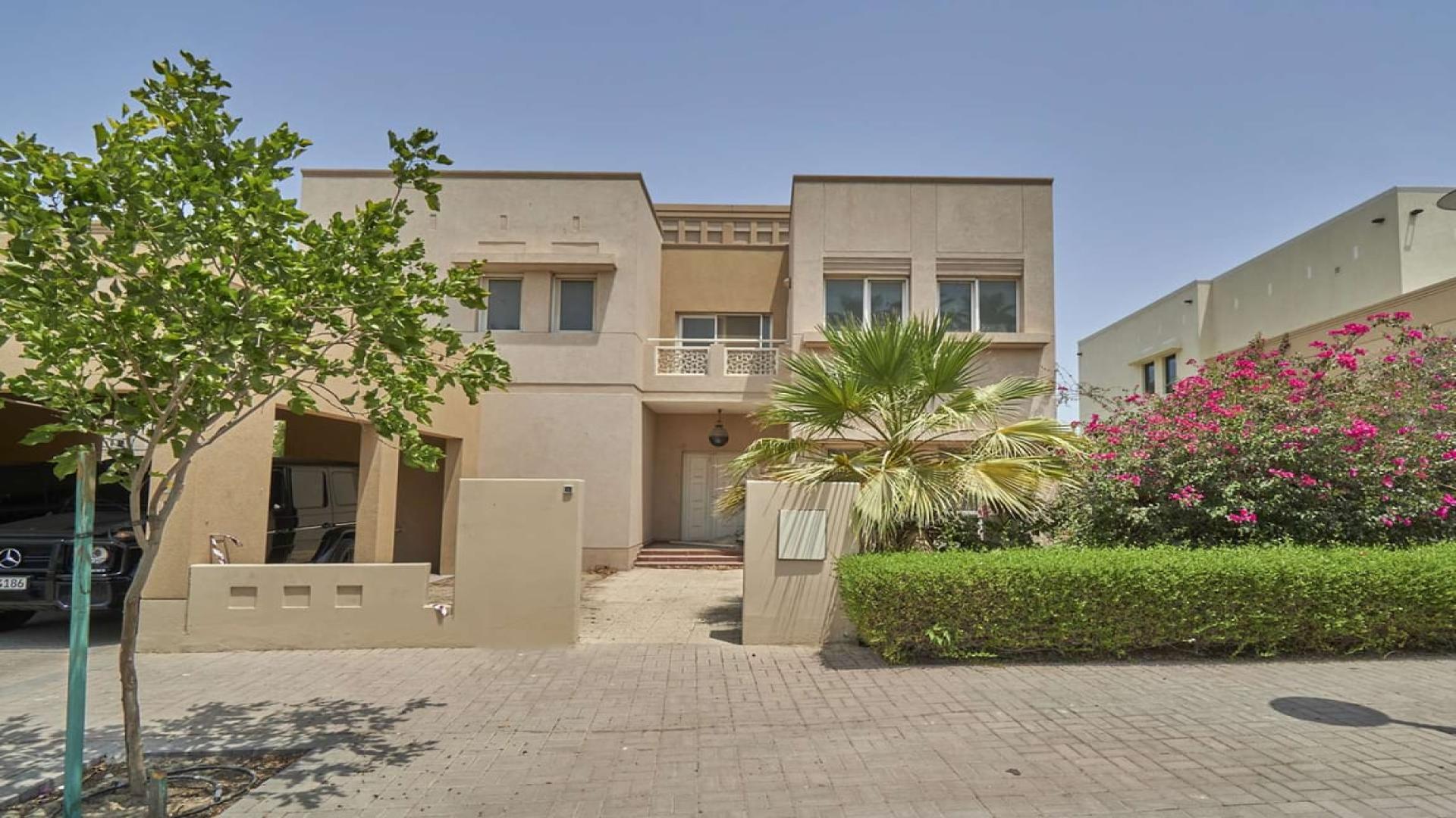 Exterior view of five-bedroom villa for sale in Meadows 5, Emirates Living