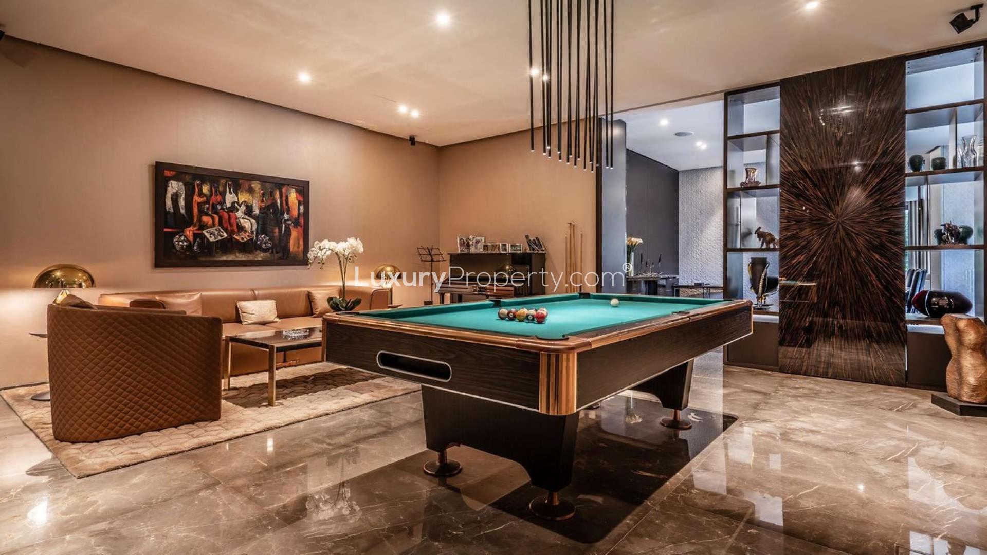 Luxurious interior of 5-bedroom villa in Palm Jumeirah, featuring elegant design and decor