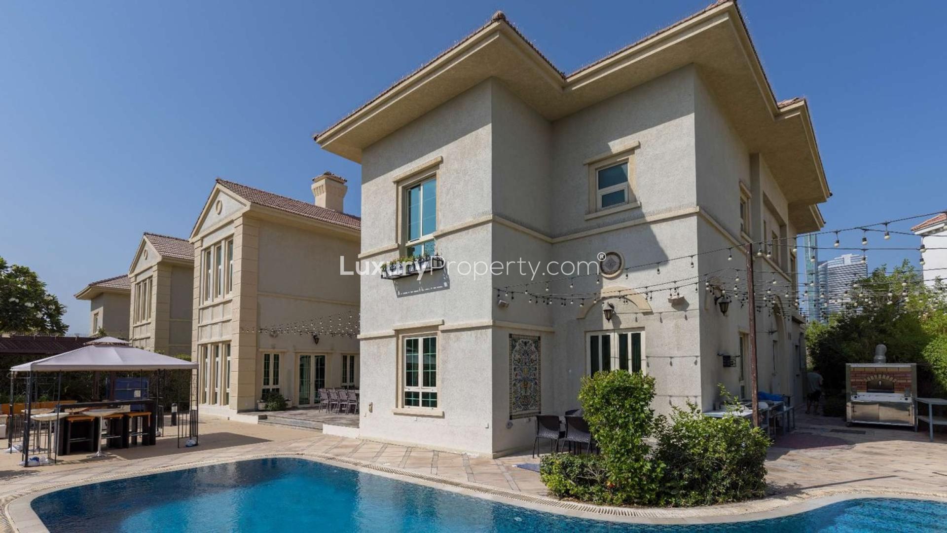 Elegant villa with lush garden in Jumeirah Islands, European Clusters, for sale