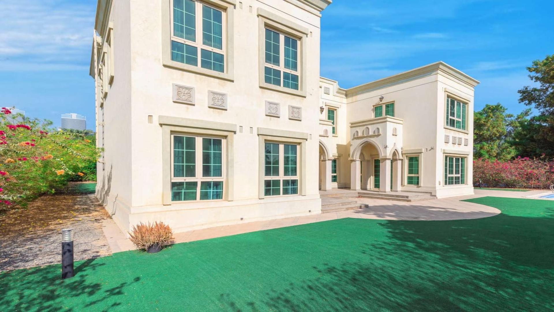 Staircase and bright living area in Jumeirah Islands villa for sale