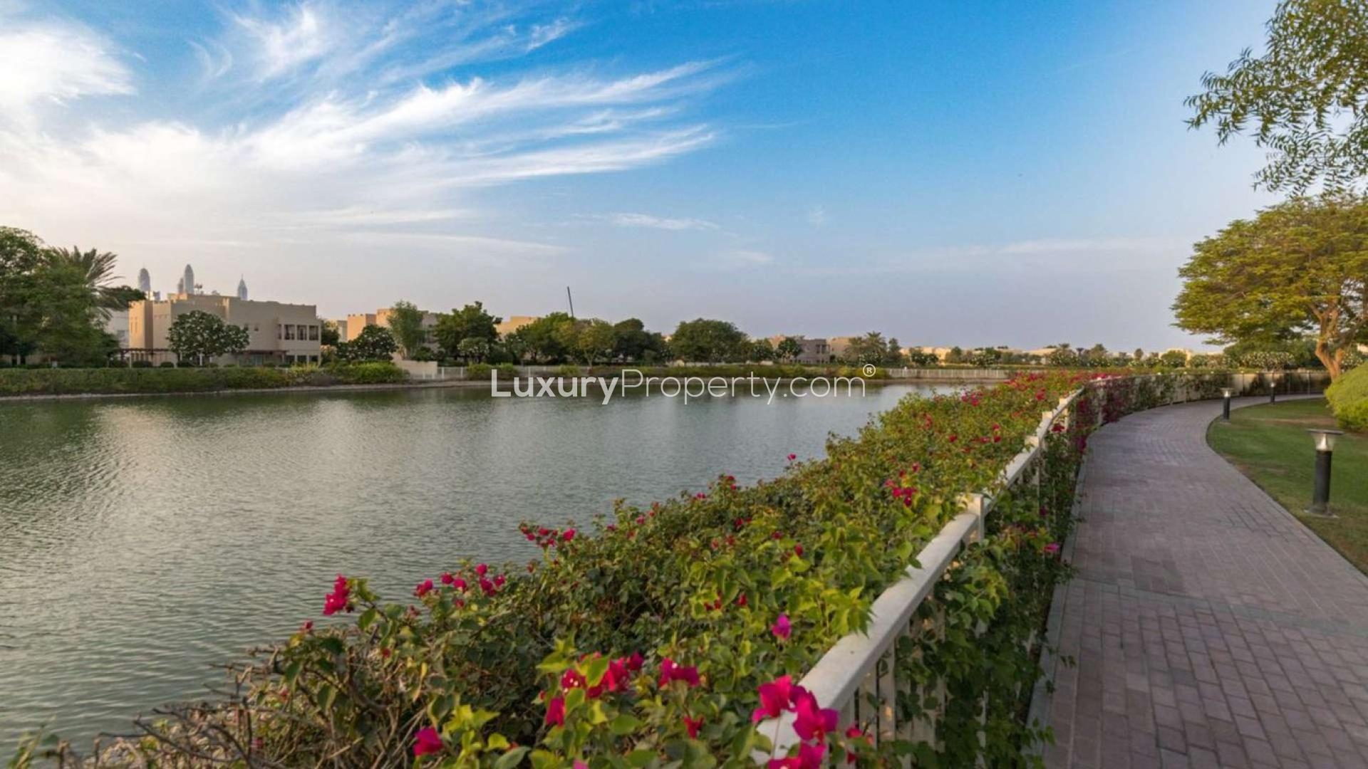 Five Bedroom Villa with Spacious Garden in Meadows 6, Lake View Property for Sale